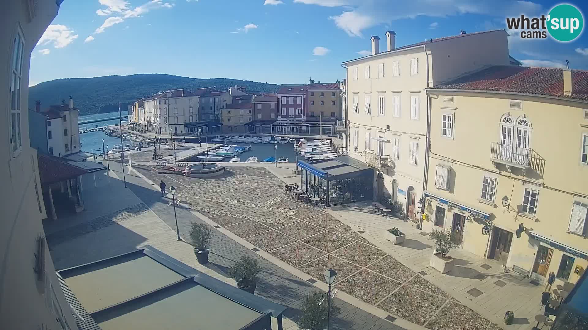 Cámara en vivo ciudad de Cres – plaza principal y “mandrač” – isla de Cres – Croacia