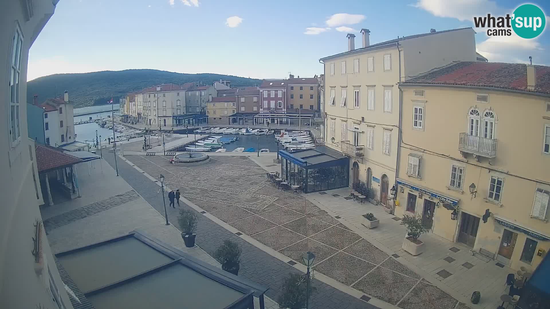 LIVE cam Cres città – piazza principale e “mandrač” – isola di Cherso – Croazia