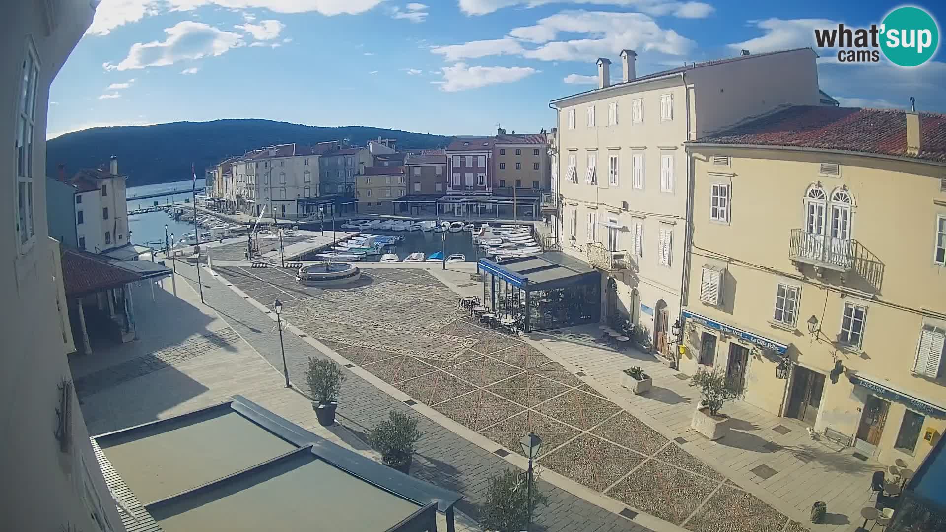 LIVE cam Cres città – piazza principale e “mandrač” – isola di Cherso – Croazia