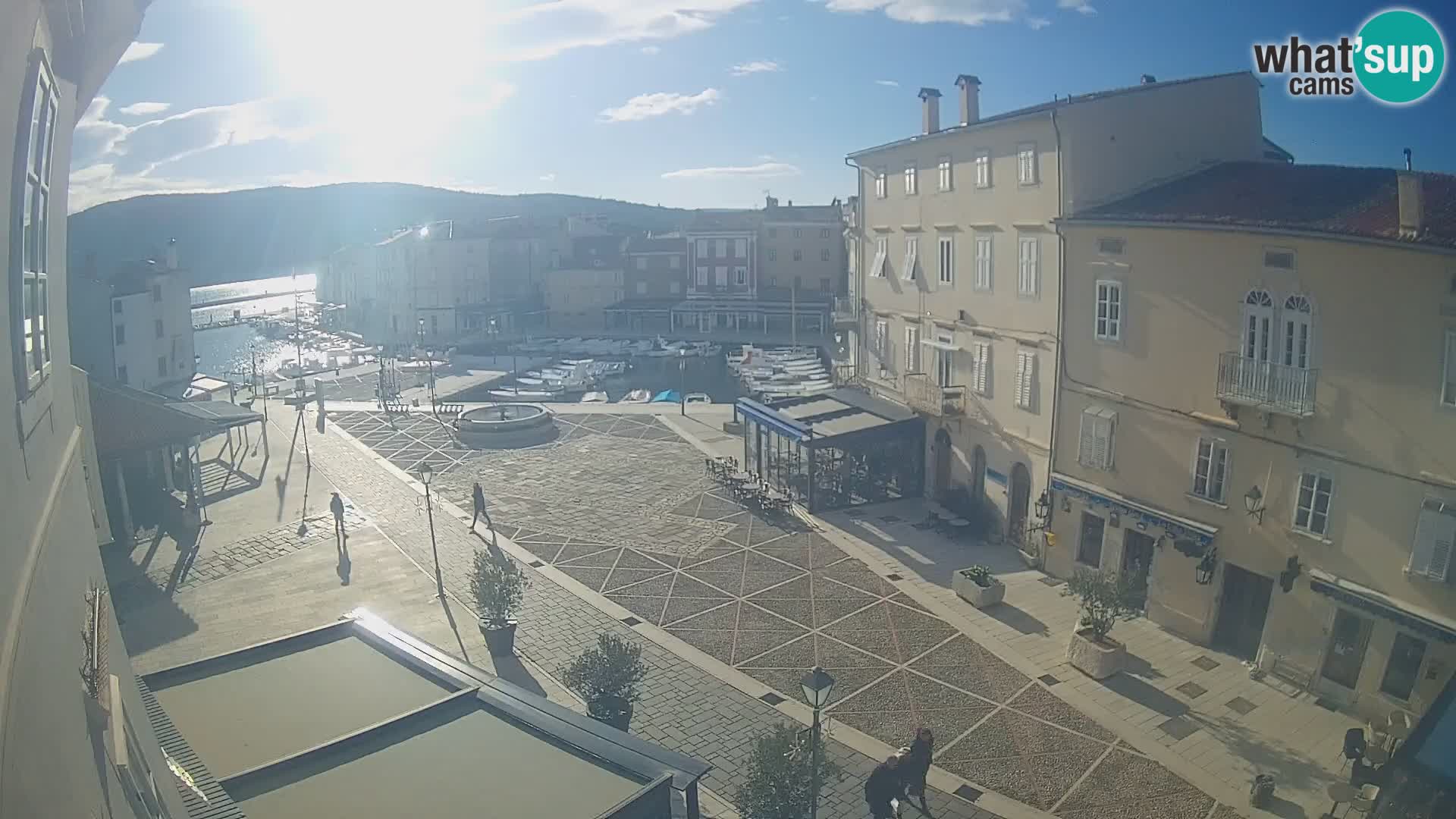 LIVE cam Cres Stadt – Hauptplatz und “mandrač” – Cres Insel – Kroatien