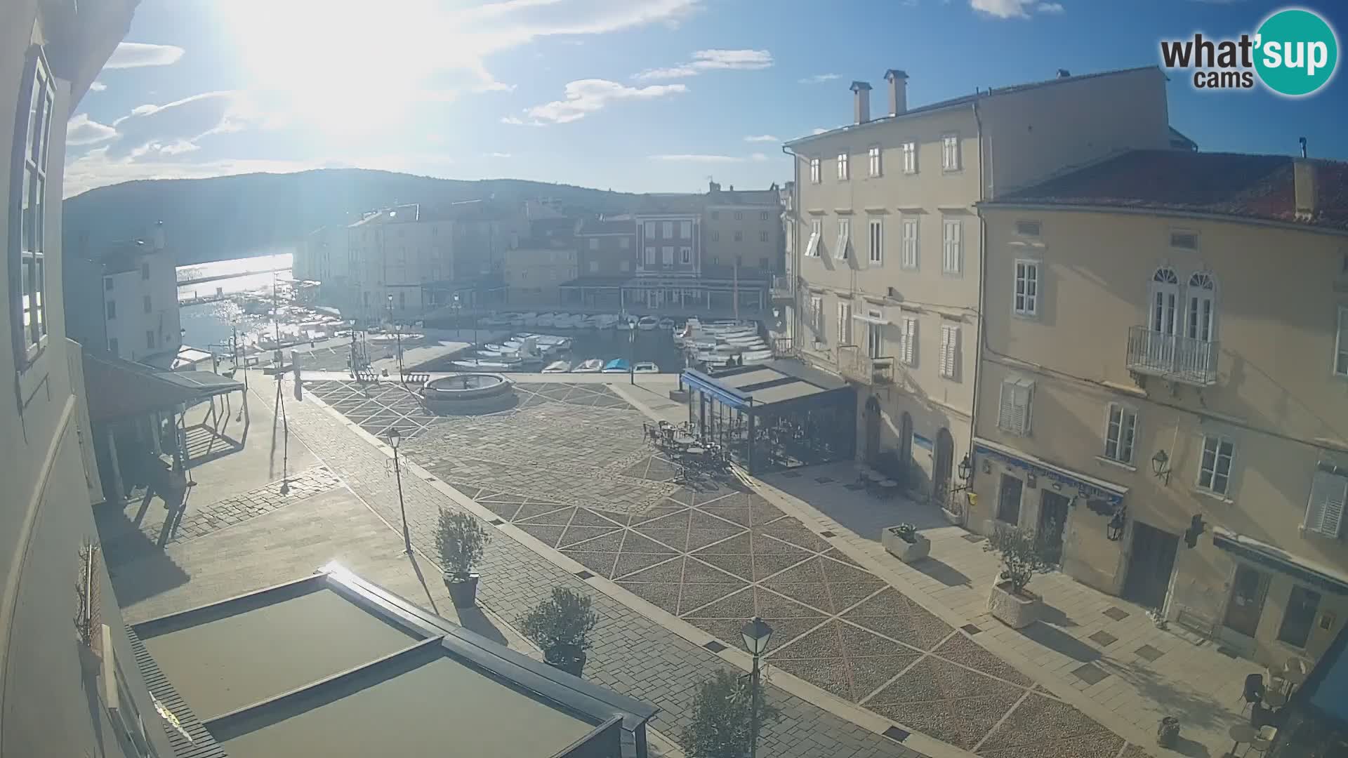 LIVE cam Cres città – piazza principale e “mandrač” – isola di Cherso – Croazia