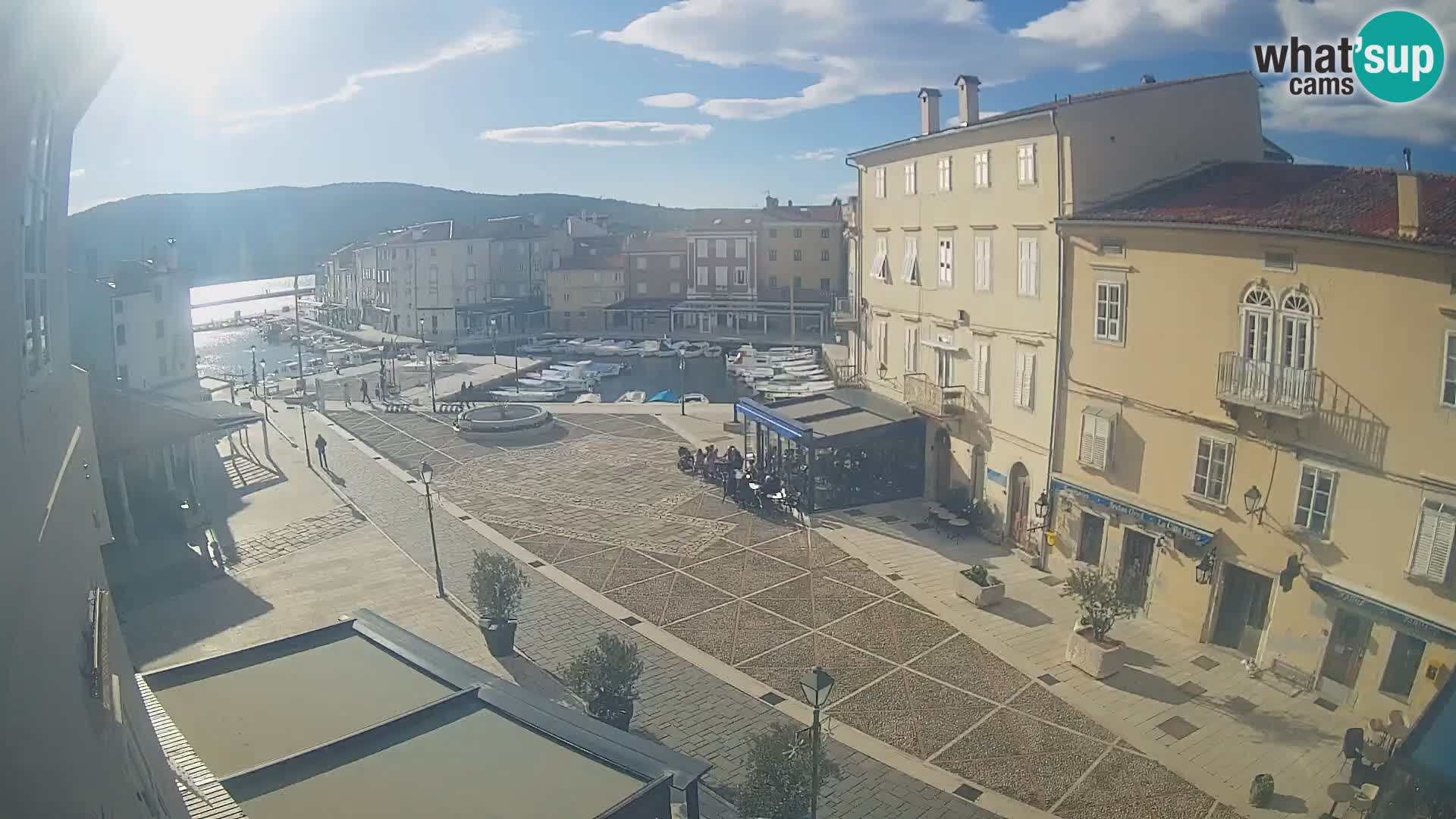 LIVE cam Cres Stadt – Hauptplatz und “mandrač” – Cres Insel – Kroatien