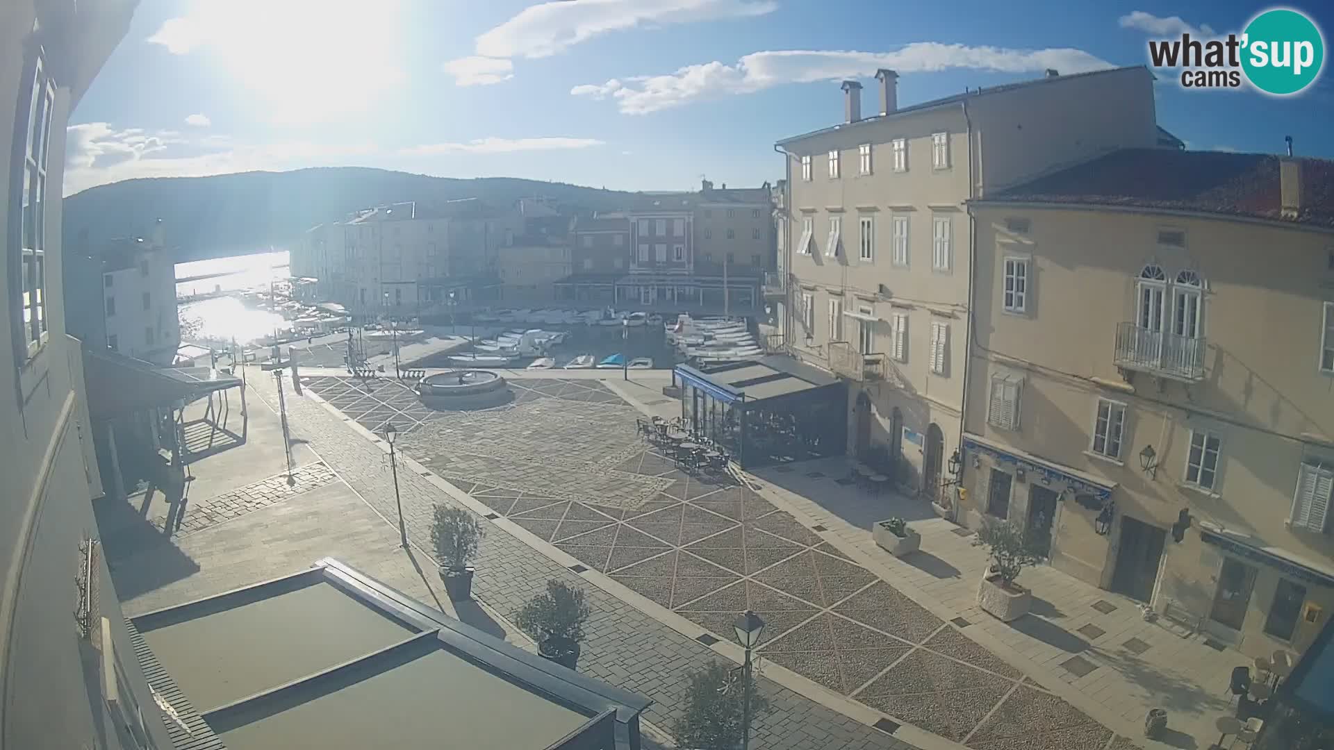 LIVE cam Cres Stadt – Hauptplatz und “mandrač” – Cres Insel – Kroatien