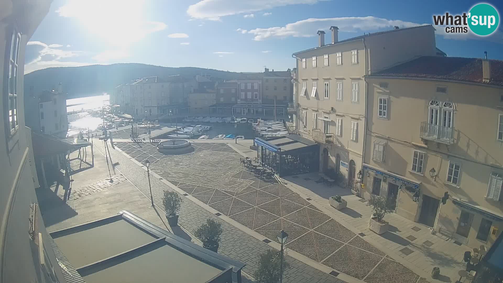 LIVE cam Cres Stadt – Hauptplatz und “mandrač” – Cres Insel – Kroatien