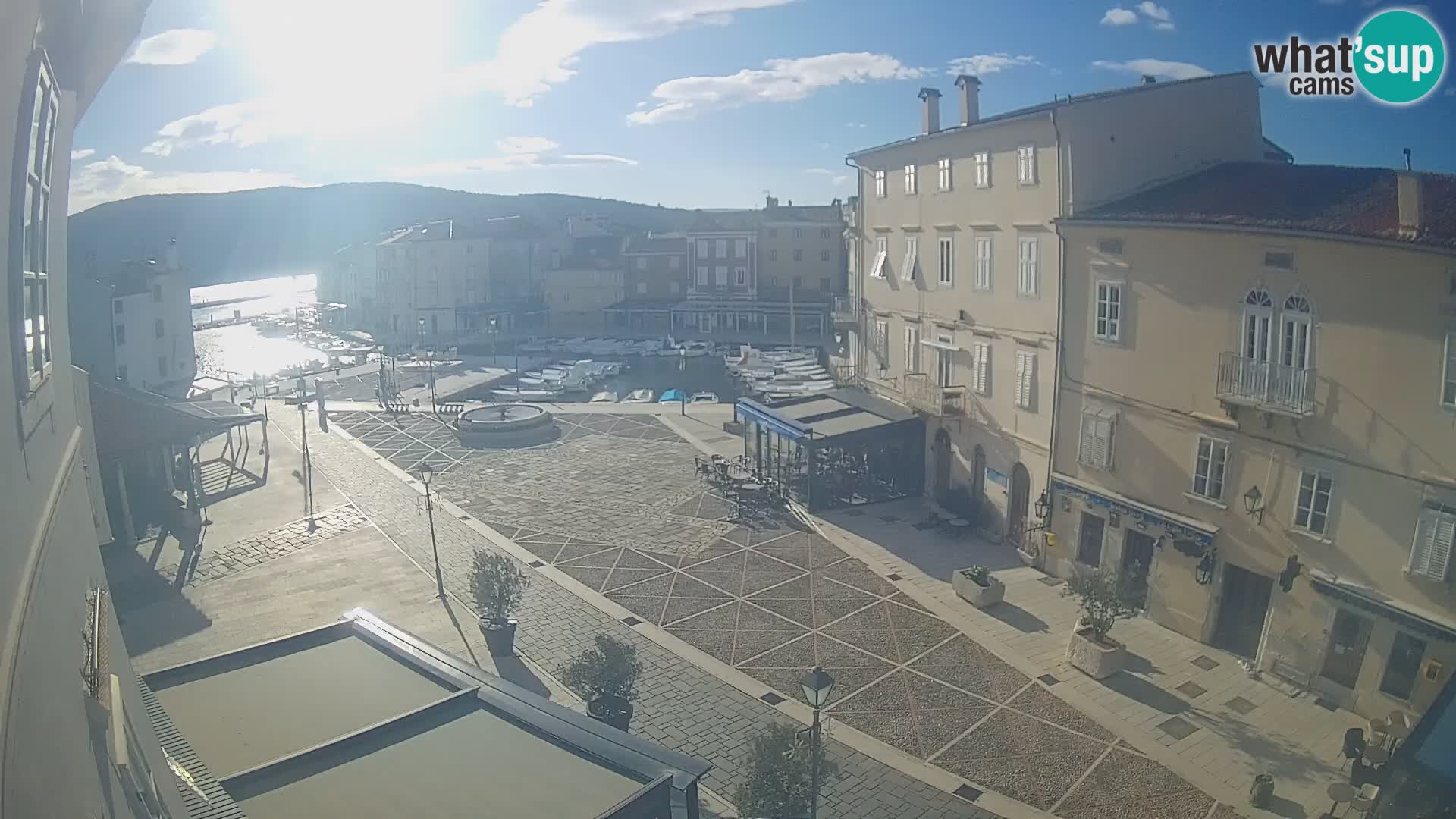 LIVE cam Cres Stadt – Hauptplatz und “mandrač” – Cres Insel – Kroatien