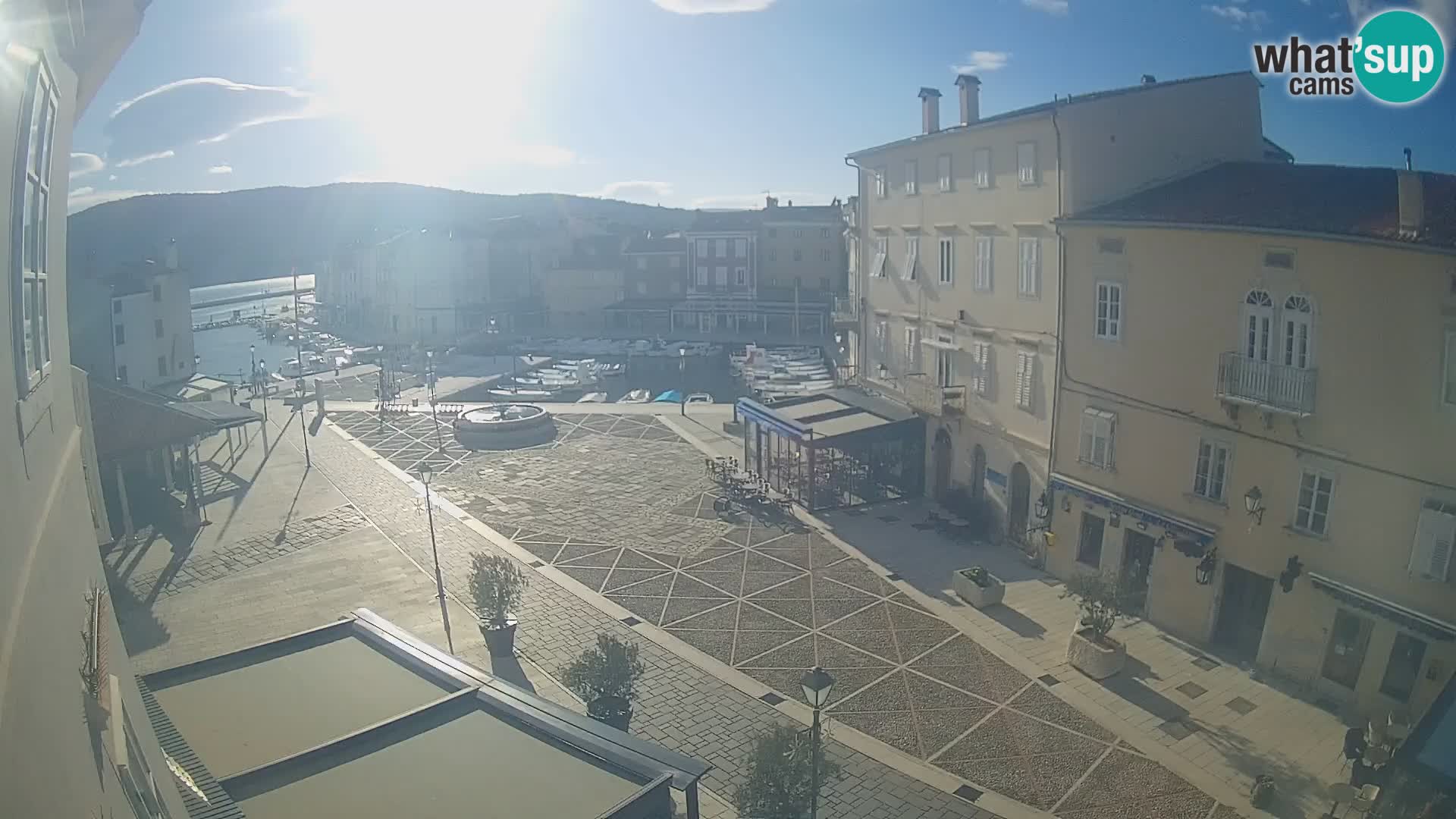 LIVE cam Cres city – main square and “mandrač” – Cres island – Croatia