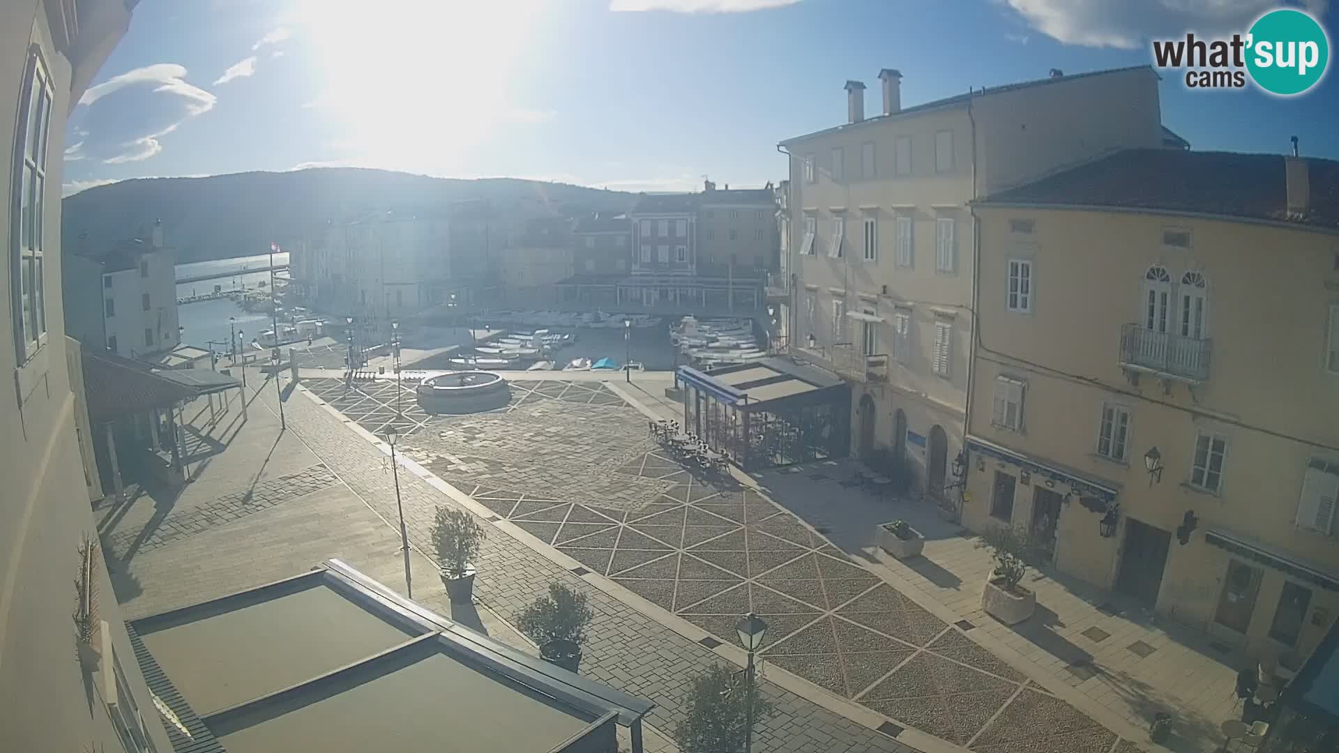 LIVE cam Cres city – main square and “mandrač” – Cres island – Croatia