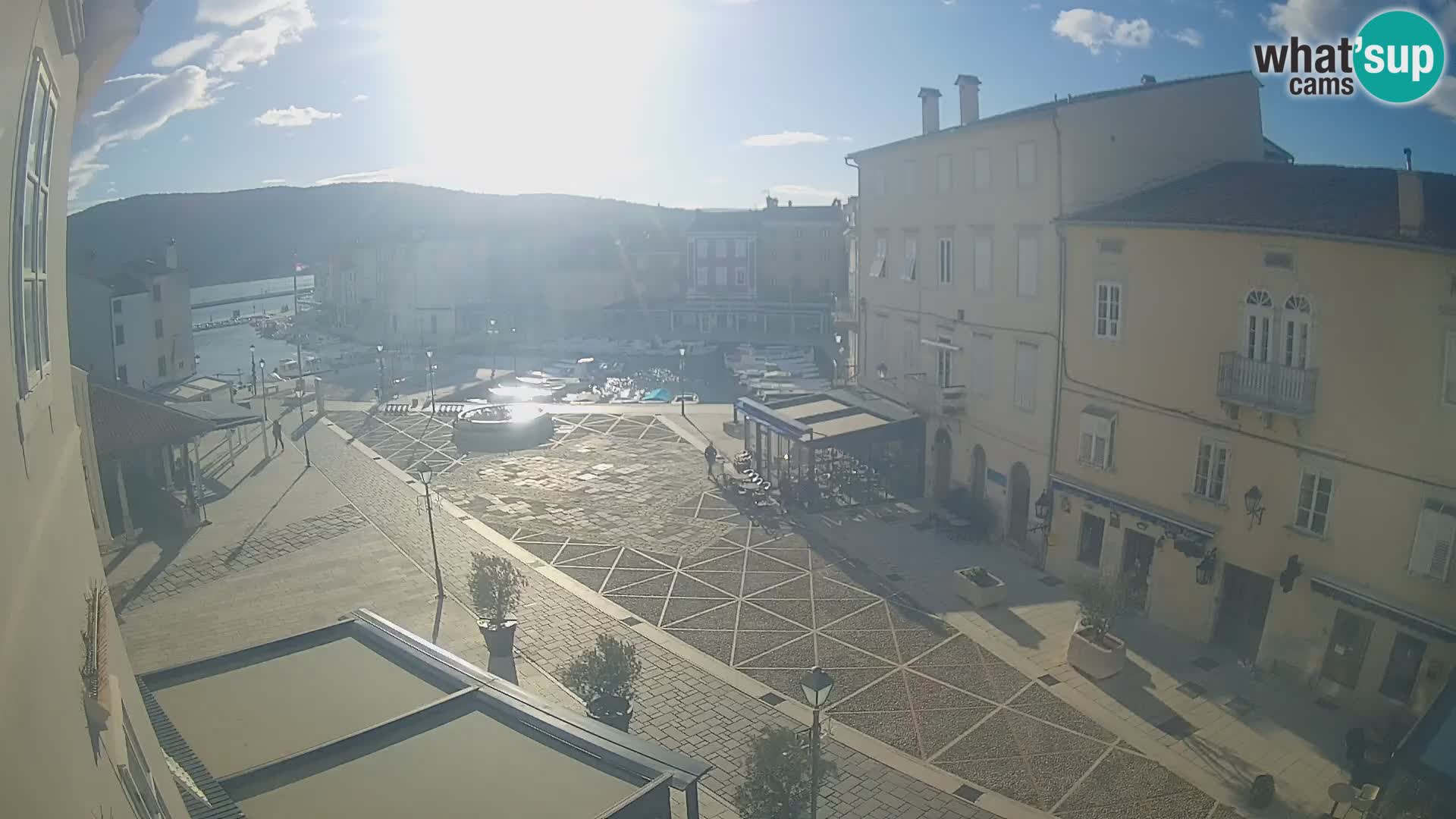 LIVE cam Cres city – main square and “mandrač” – Cres island – Croatia