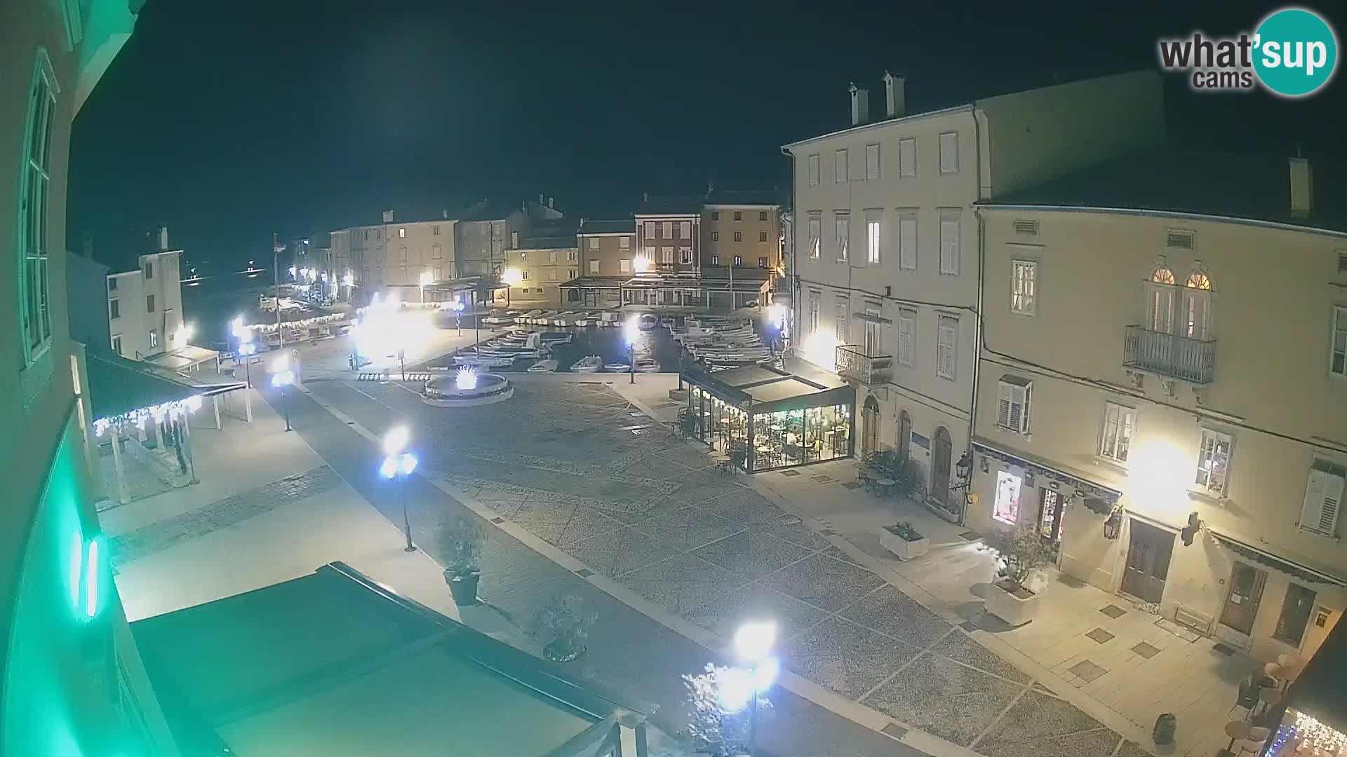 LIVE cam Cres city – place principale et “mandrač” – île de Cres – Croatie