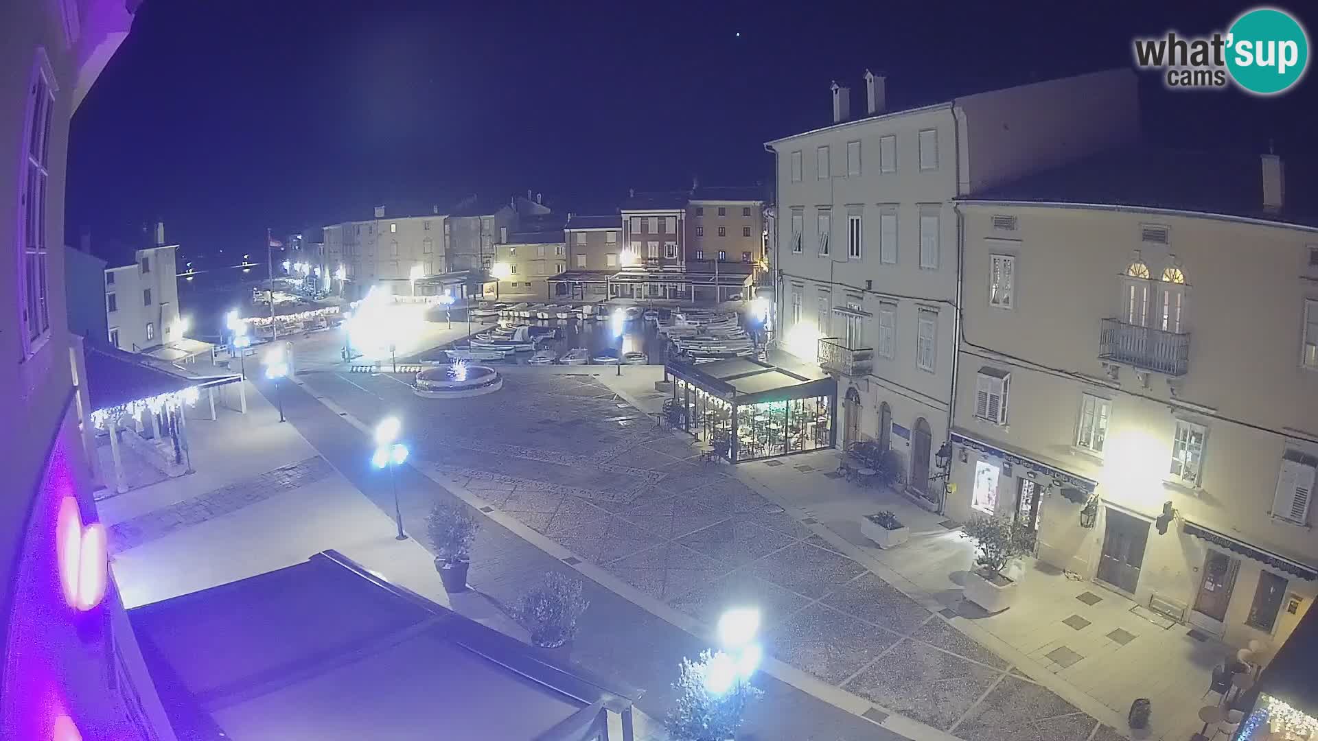 LIVE cam Cres city – place principale et “mandrač” – île de Cres – Croatie