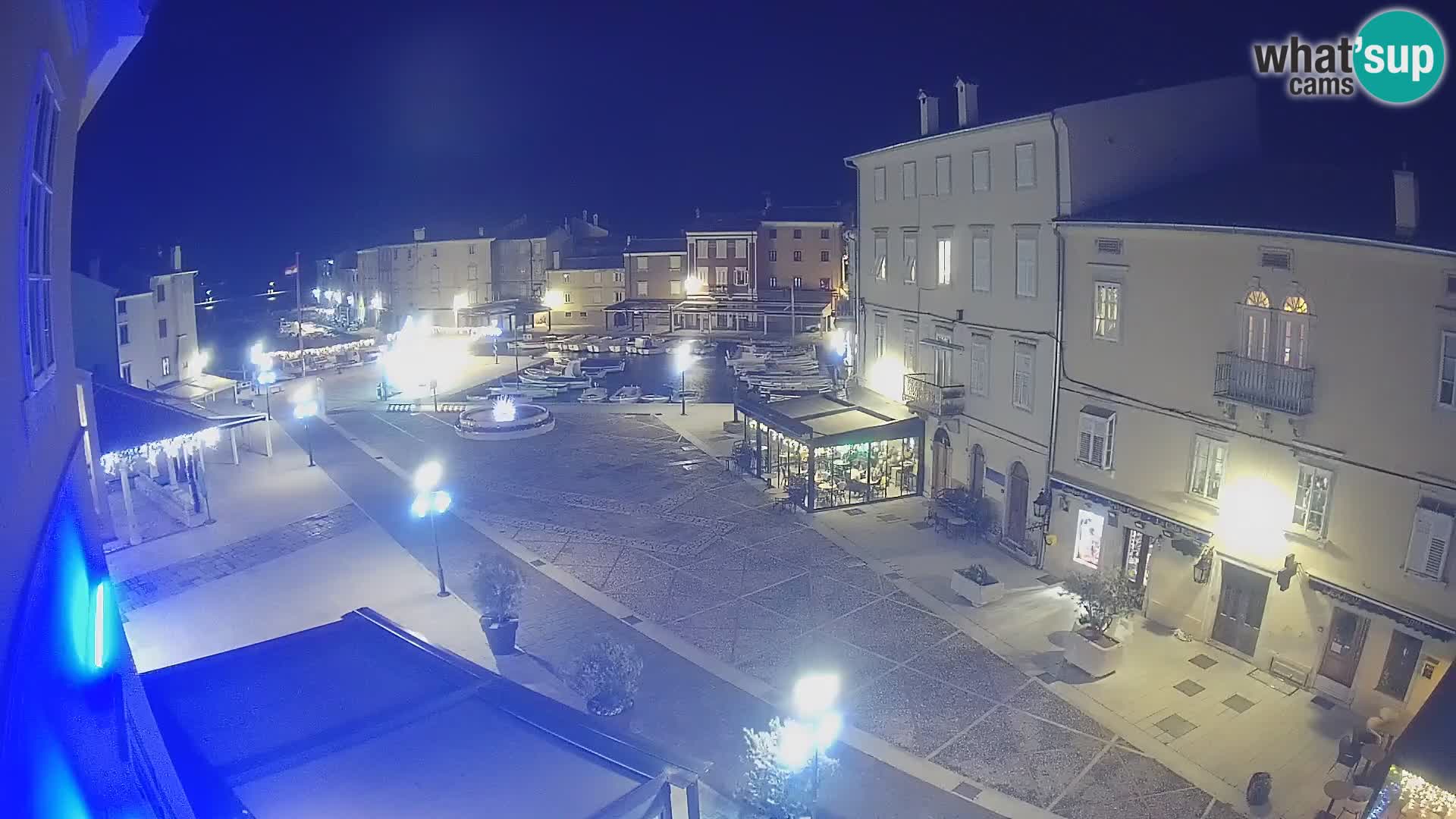 LIVE cam Cres city – place principale et “mandrač” – île de Cres – Croatie