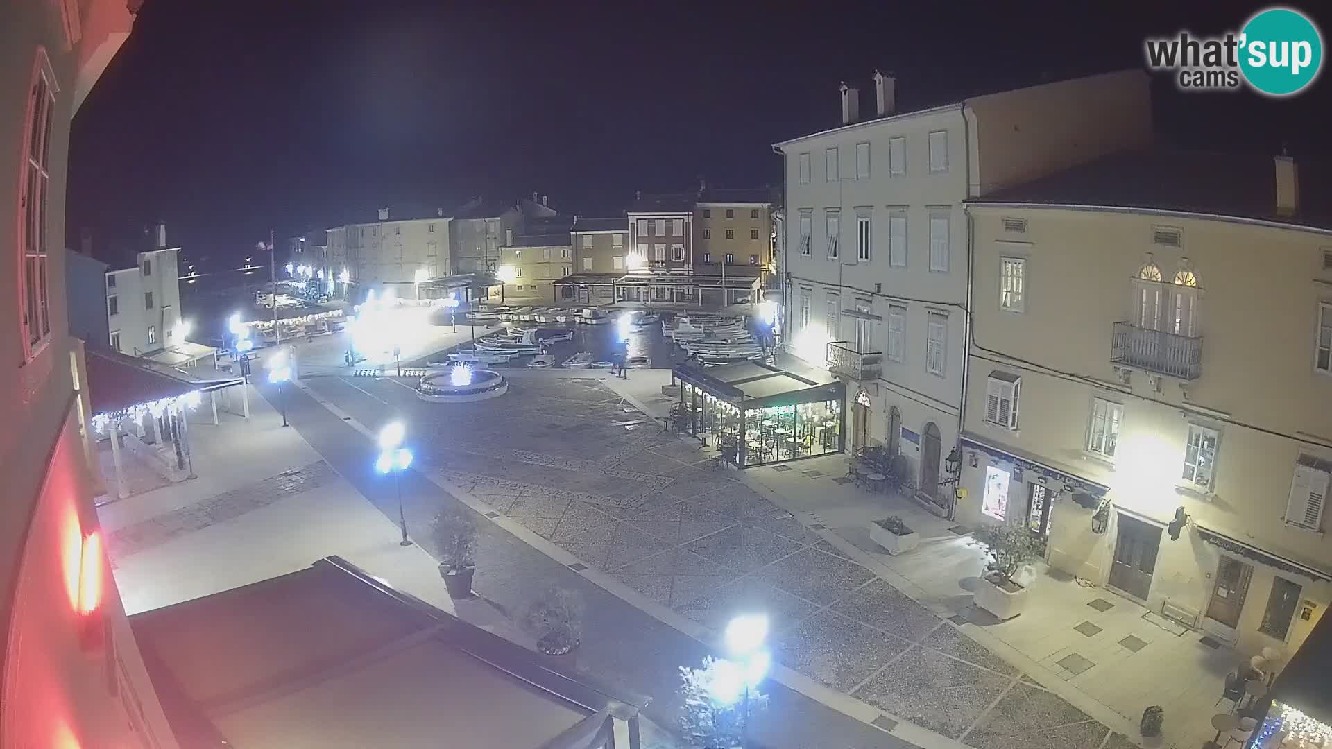 Cámara en vivo ciudad de Cres – plaza principal y “mandrač” – isla de Cres – Croacia