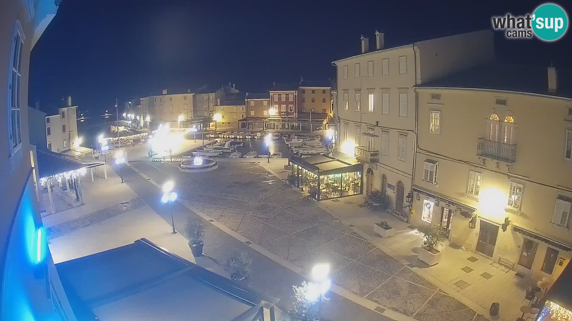 LIVE cam Cres city – place principale et “mandrač” – île de Cres – Croatie