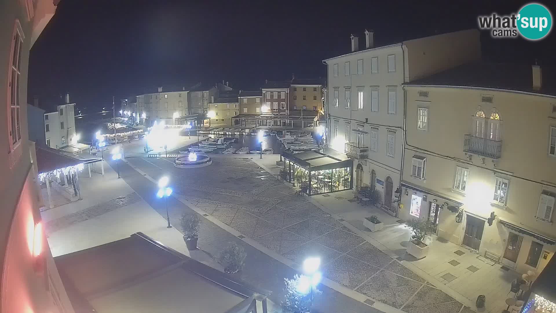 LIVE cam Cres city – place principale et “mandrač” – île de Cres – Croatie