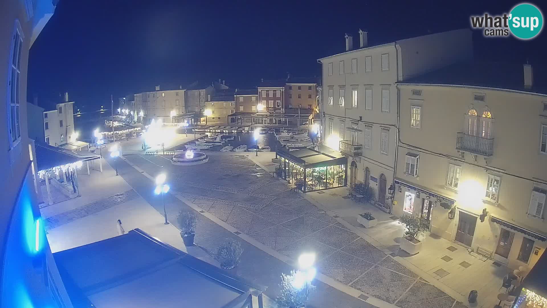 LIVE cam Cres city – place principale et “mandrač” – île de Cres – Croatie