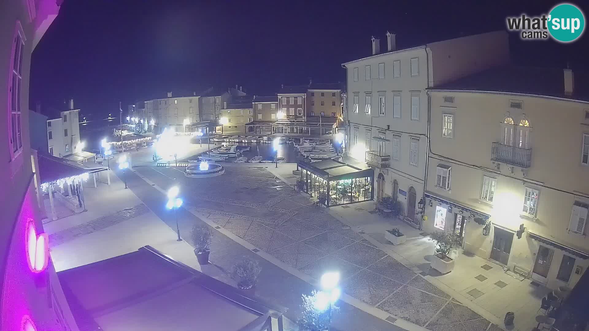 LIVE cam Cres city – place principale et “mandrač” – île de Cres – Croatie