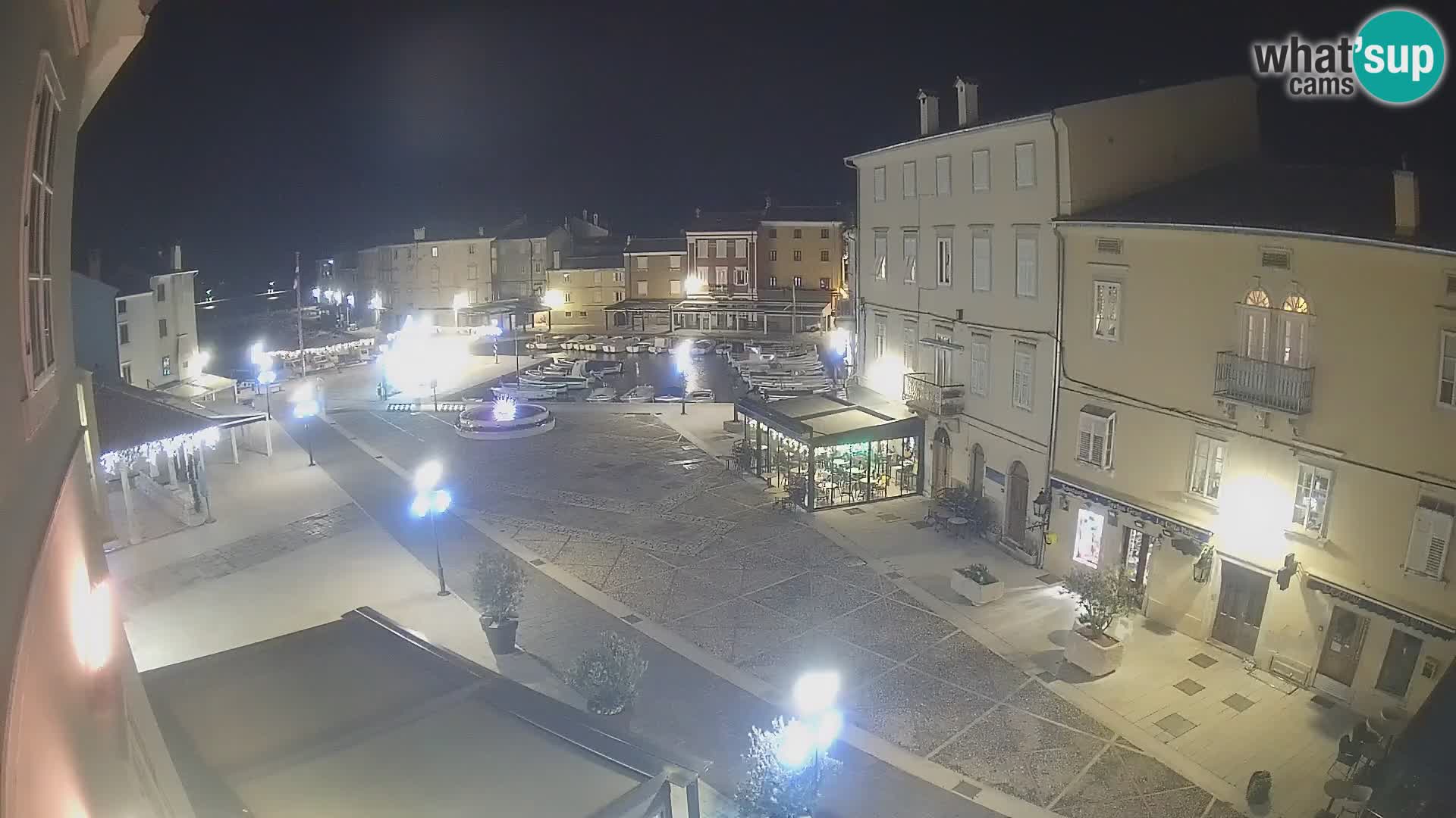 LIVE cam Cres city – place principale et “mandrač” – île de Cres – Croatie