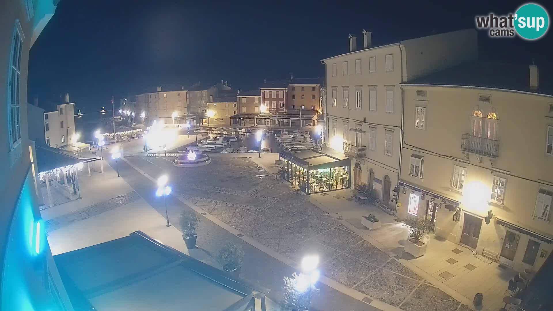 LIVE cam Cres city – place principale et “mandrač” – île de Cres – Croatie