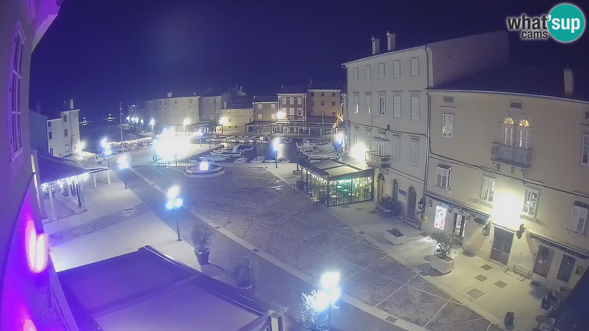 LIVE cam Cres city – place principale et “mandrač” – île de Cres – Croatie