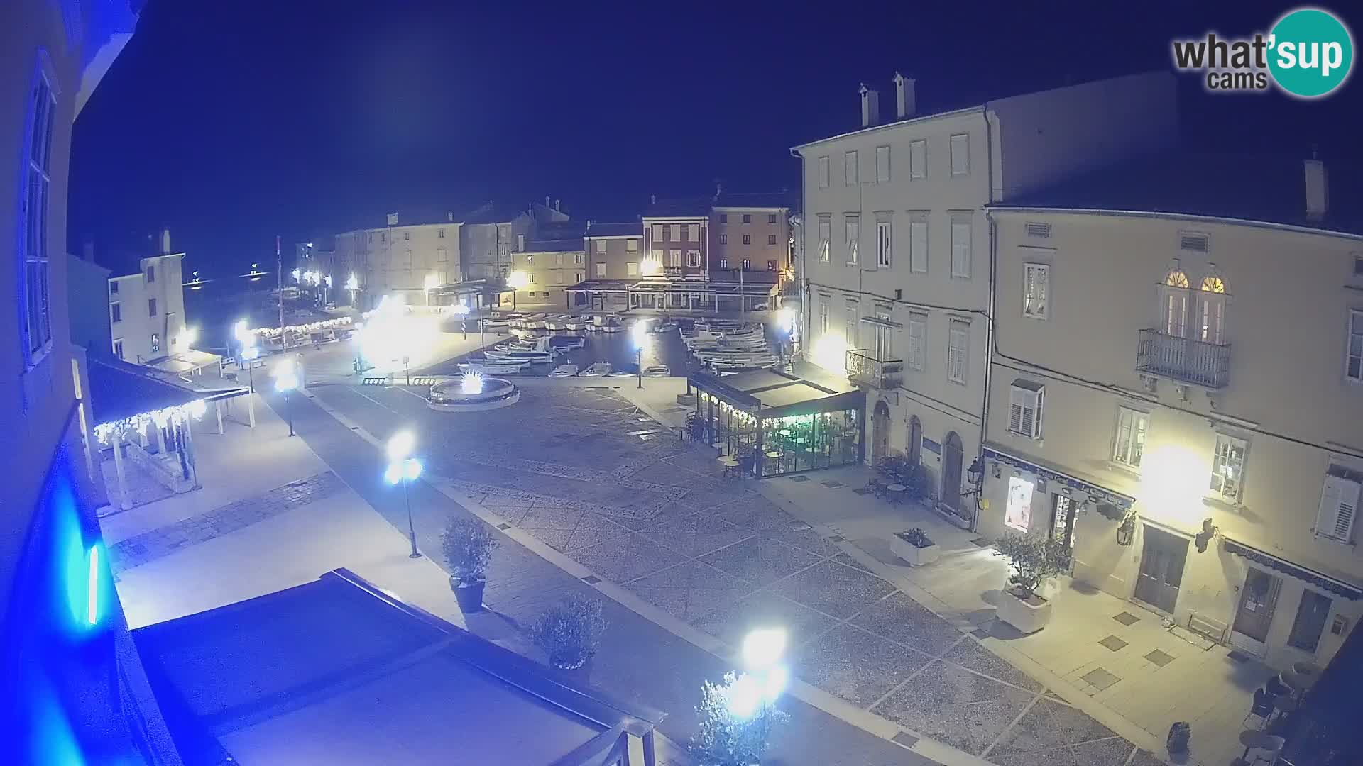 LIVE cam Cres city – place principale et “mandrač” – île de Cres – Croatie