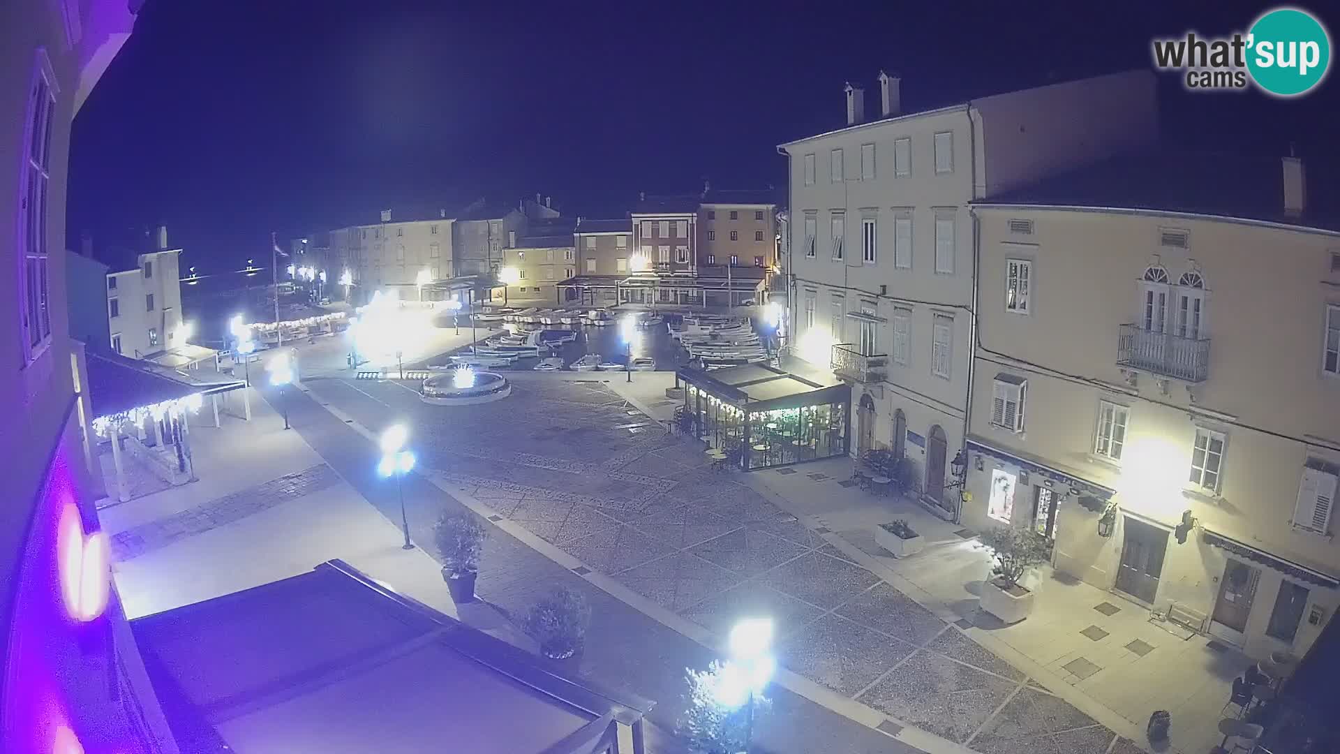 Cámara en vivo ciudad de Cres – plaza principal y “mandrač” – isla de Cres – Croacia