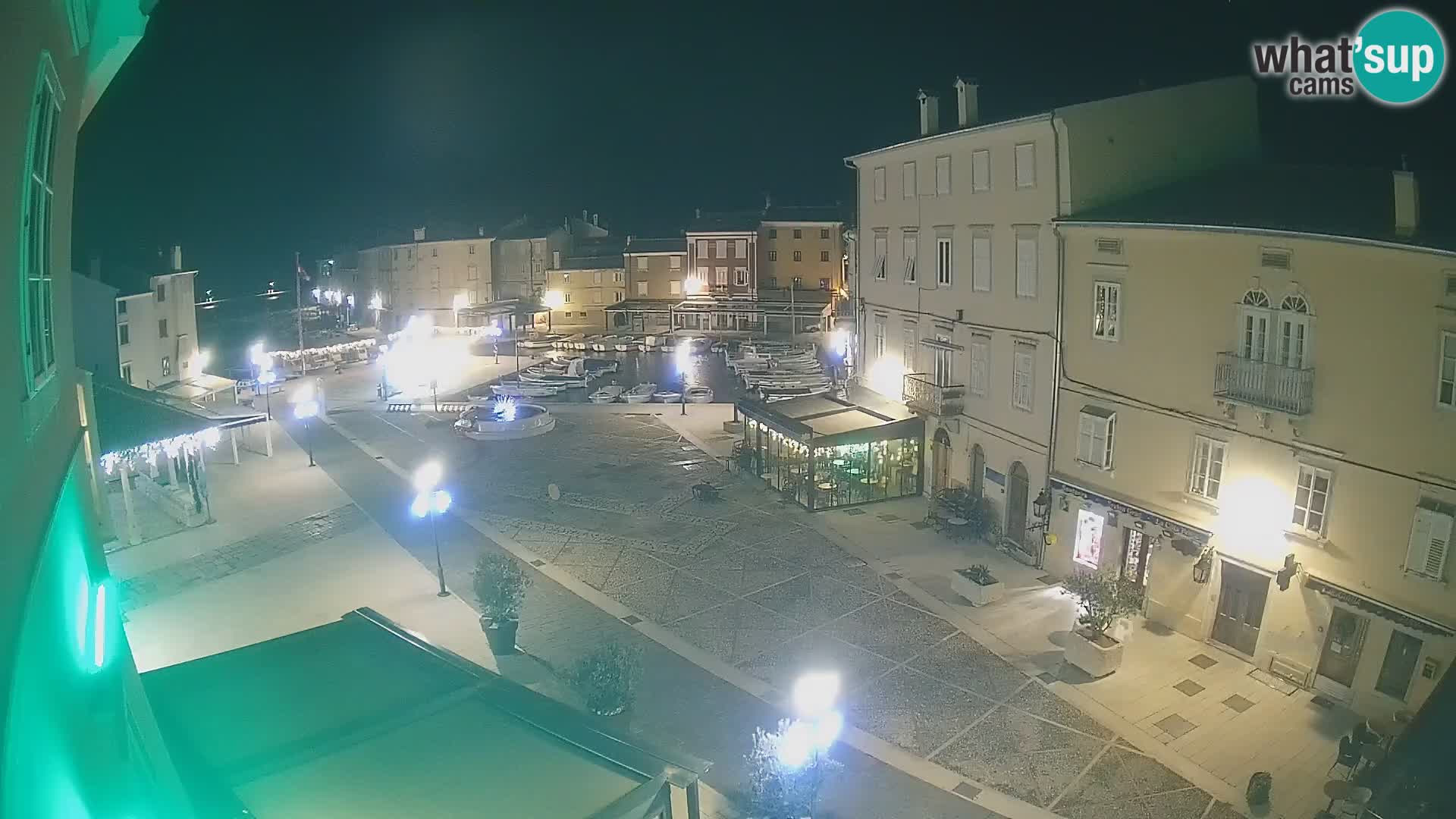 LIVE cam Cres city – place principale et “mandrač” – île de Cres – Croatie