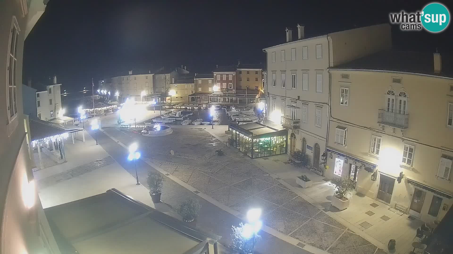 LIVE cam Cres city – place principale et “mandrač” – île de Cres – Croatie