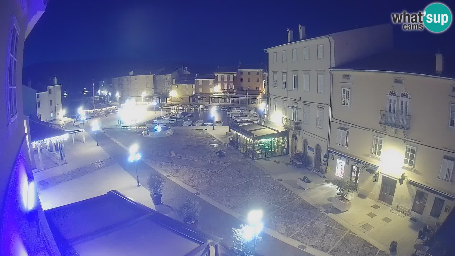 Cámara en vivo ciudad de Cres – plaza principal y “mandrač” – isla de Cres – Croacia