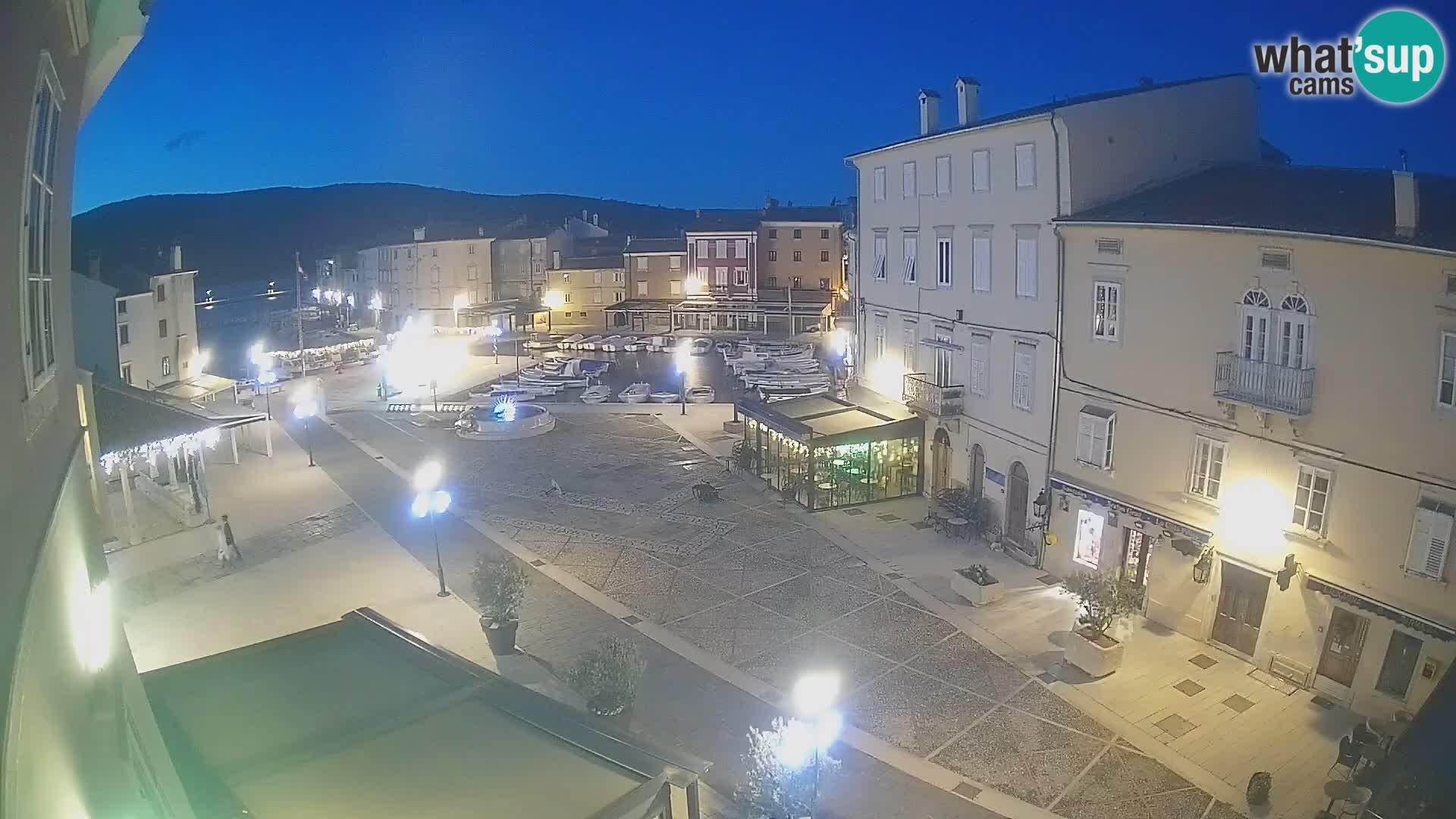 LIVE cam Cres city – place principale et “mandrač” – île de Cres – Croatie