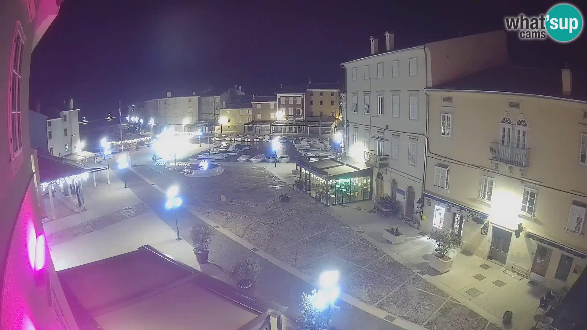 LIVE cam Cres city – place principale et “mandrač” – île de Cres – Croatie