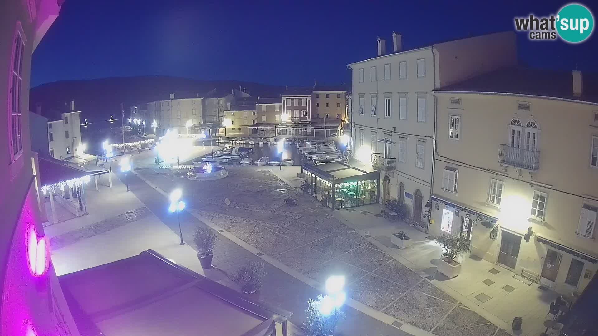 Cámara en vivo ciudad de Cres – plaza principal y “mandrač” – isla de Cres – Croacia