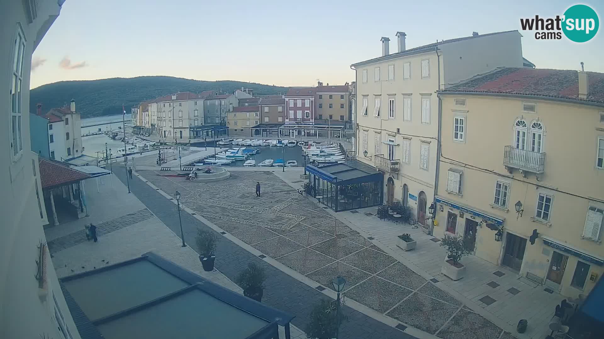 LIVE cam Cres city – main square and “mandrač” – Cres island – Croatia