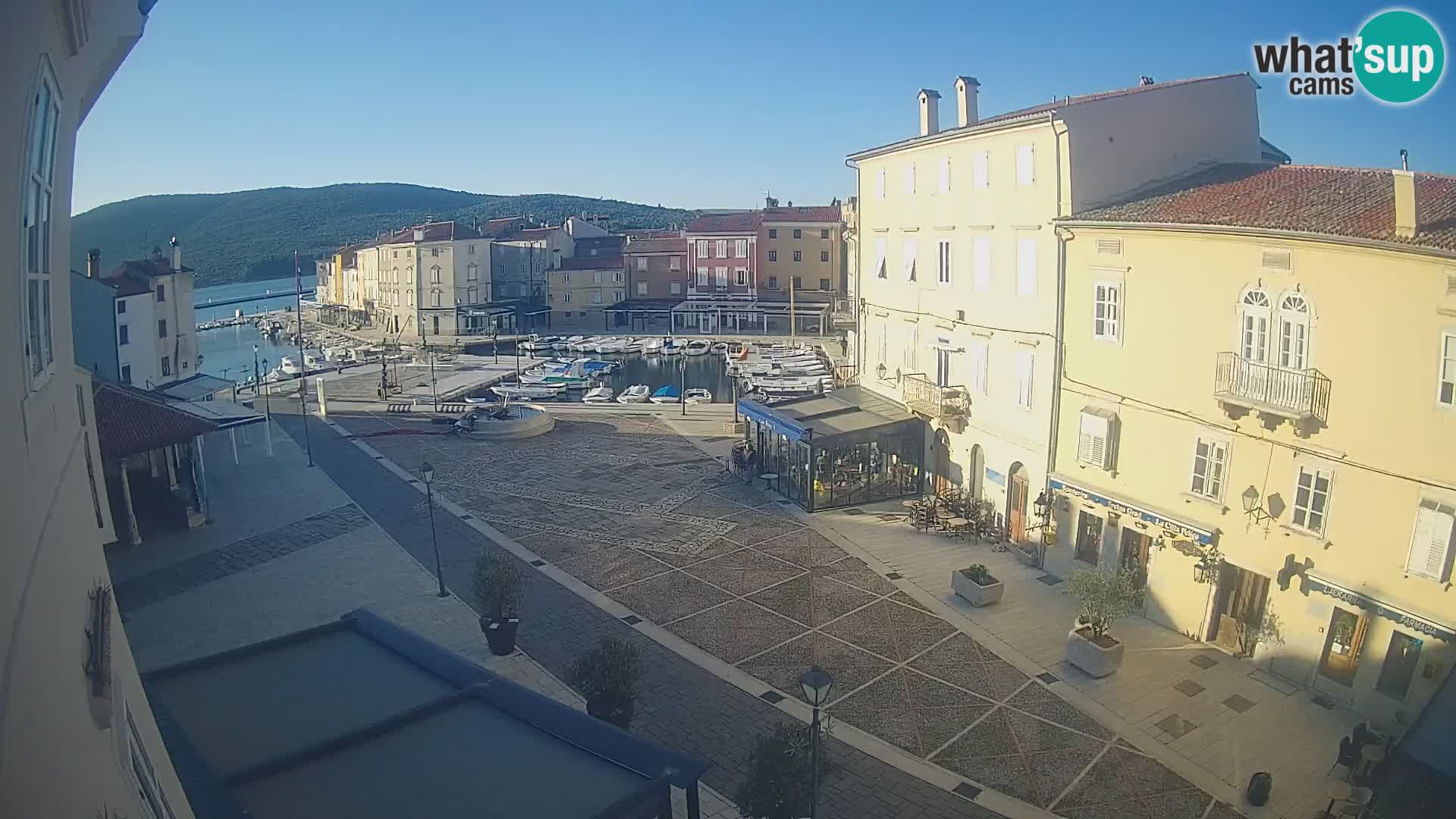 LIVE cam Cres Stadt – Hauptplatz und “mandrač” – Cres Insel – Kroatien