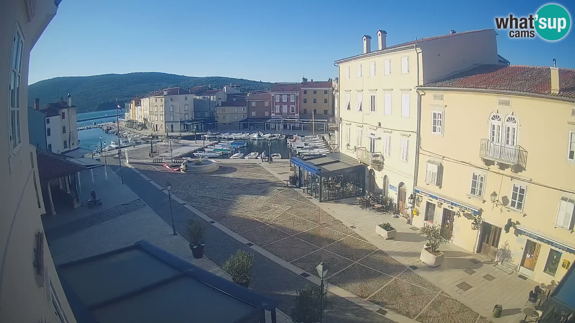 LIVE cam Cres city – main square and “mandrač” – Cres island – Croatia