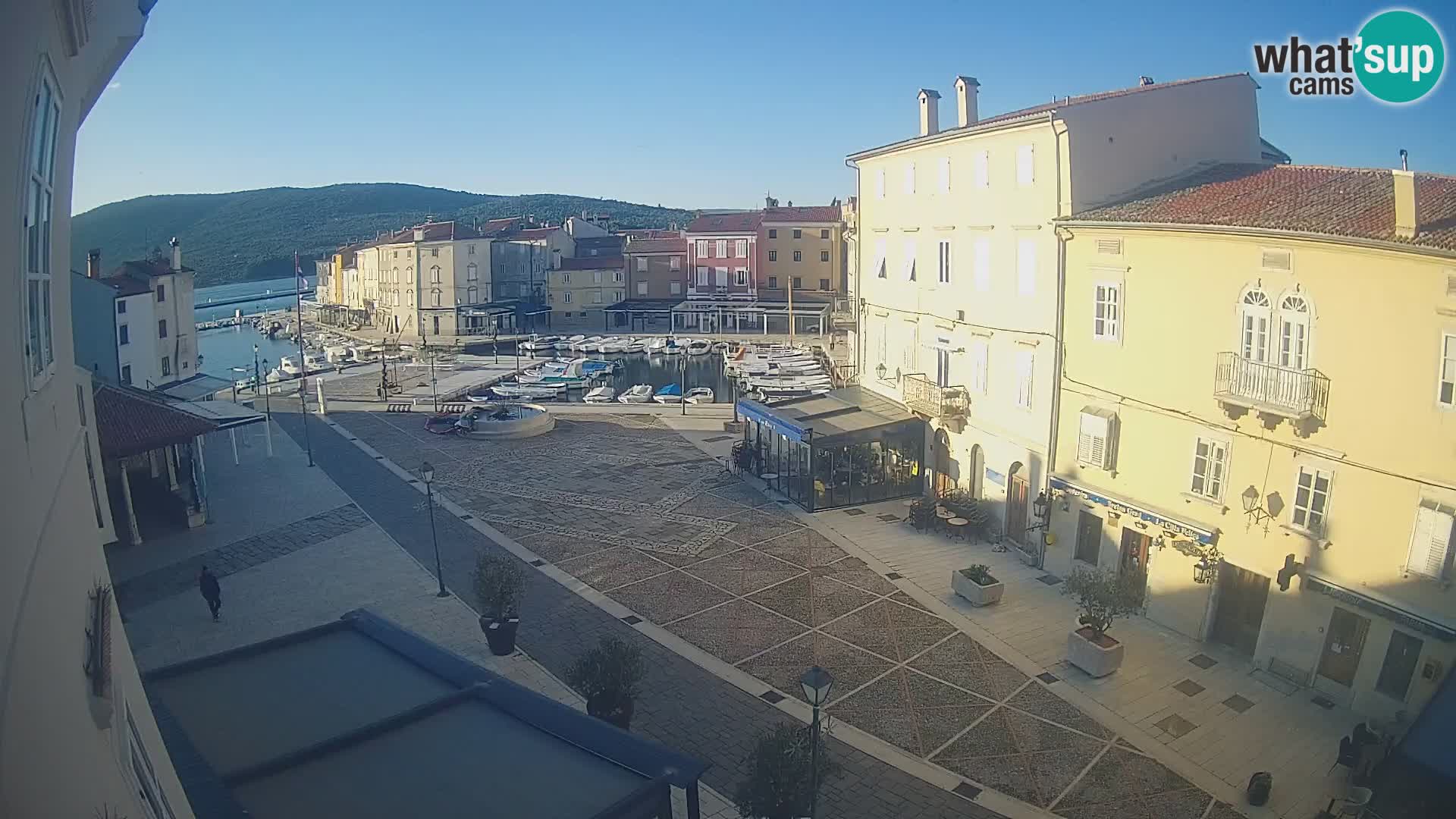 LIVE cam Cres city – main square and “mandrač” – Cres island – Croatia