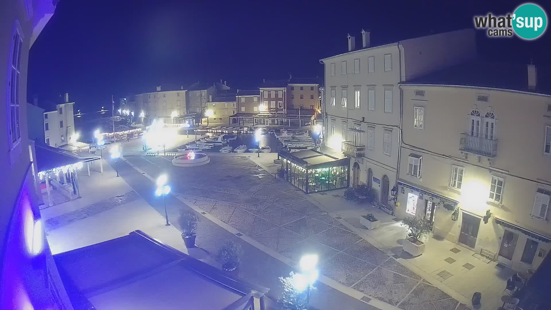 LIVE cam Cres city – place principale et “mandrač” – île de Cres – Croatie