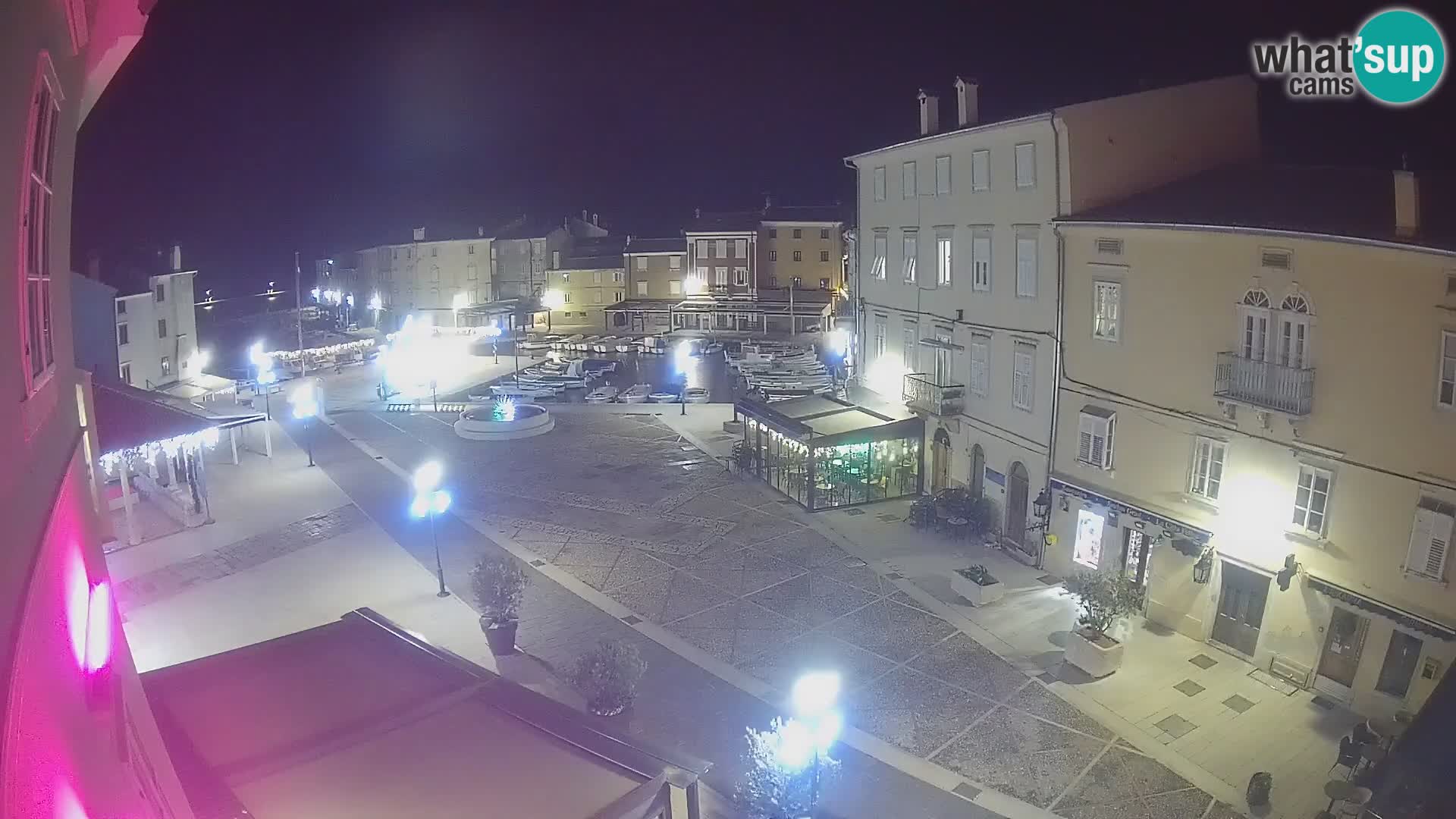 LIVE cam Cres city – place principale et “mandrač” – île de Cres – Croatie