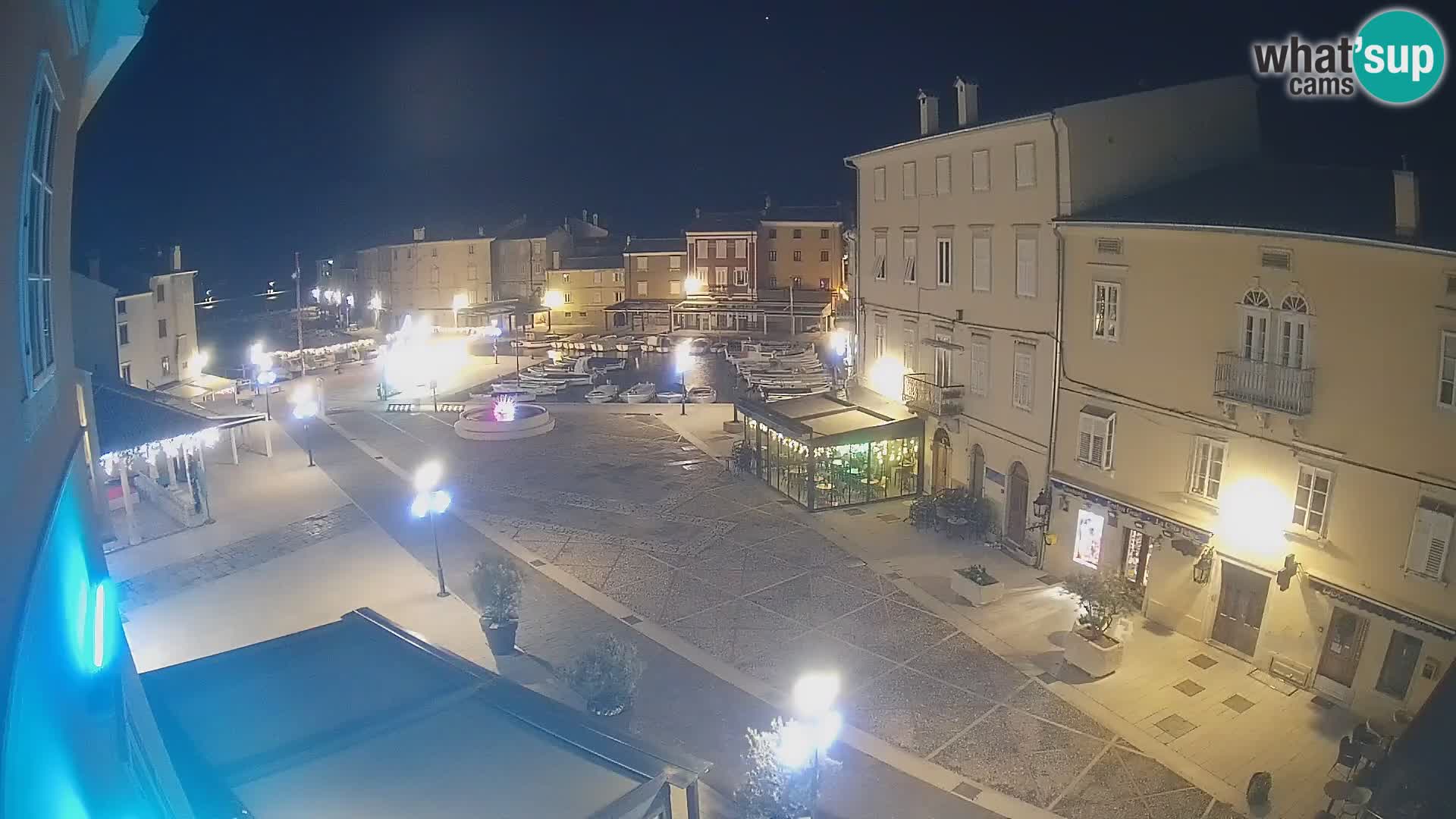 LIVE cam Cres city – place principale et “mandrač” – île de Cres – Croatie