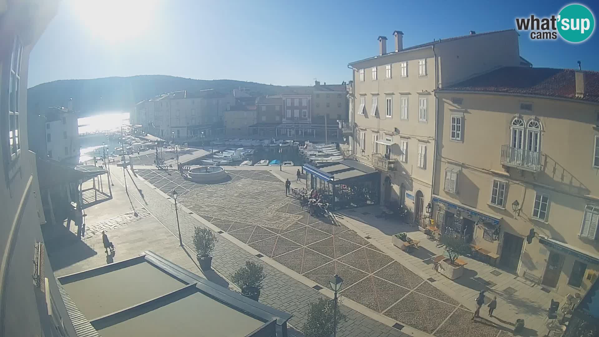 LIVE cam Cres city – main square and “mandrač” – Cres island – Croatia