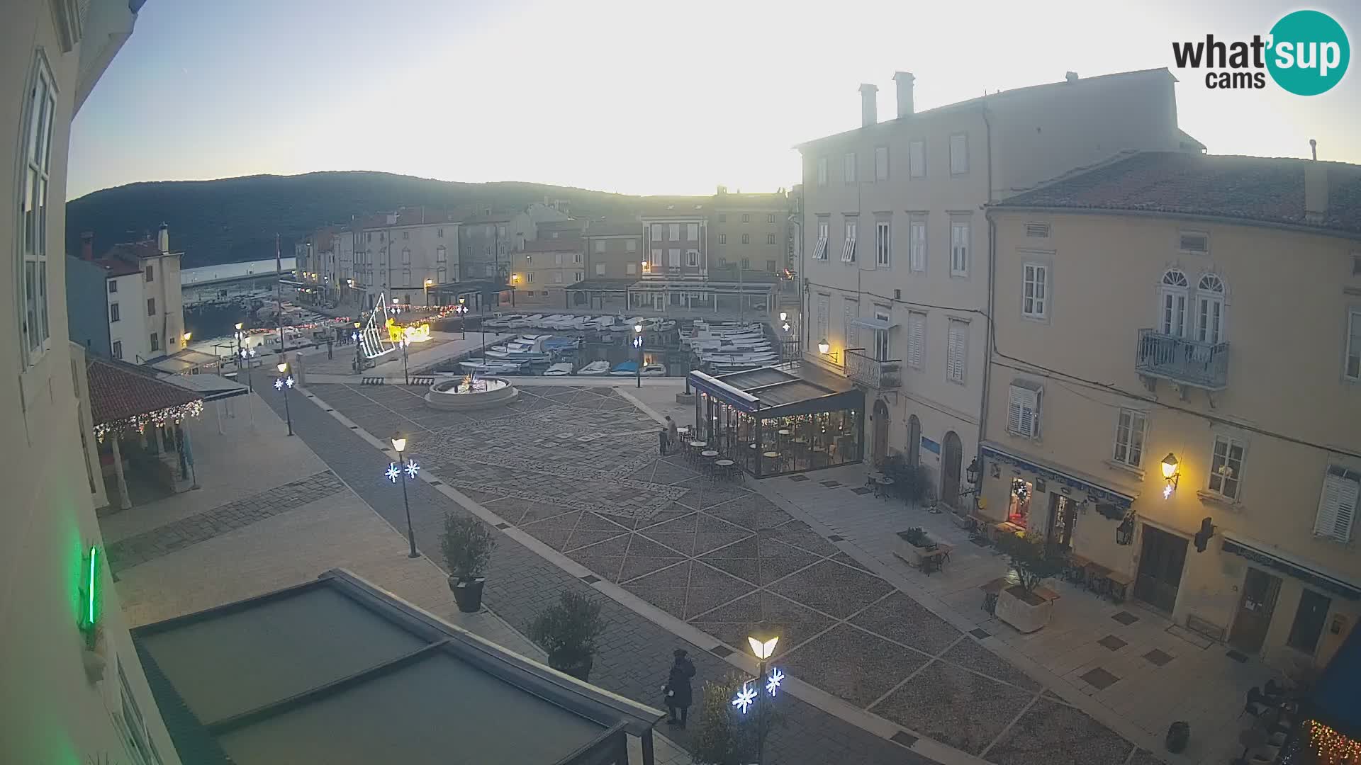 LIVE cam Cres city – main square and “mandrač” – Cres island – Croatia