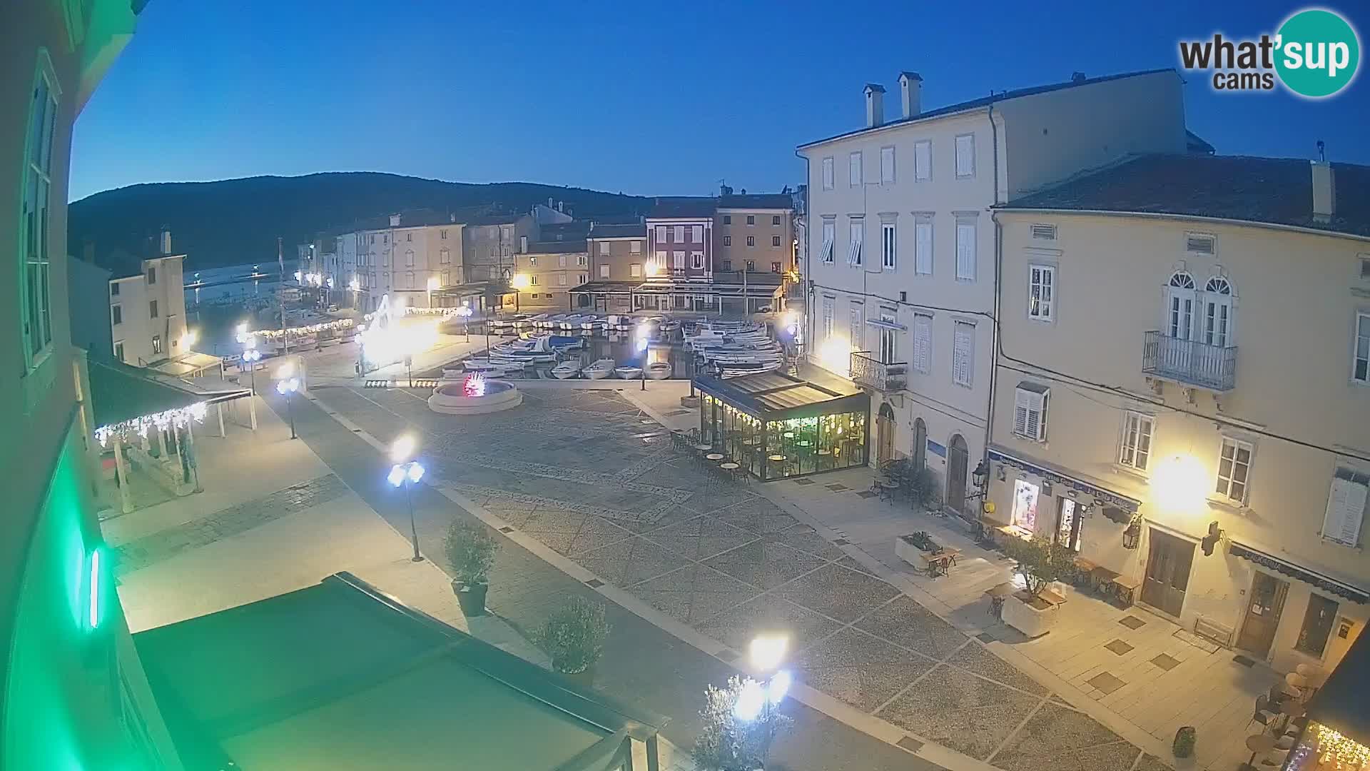 LIVE cam Cres city – main square and “mandrač” – Cres island – Croatia