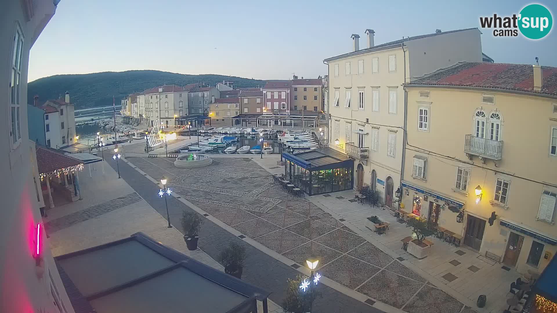 LIVE cam Cres city – main square and “mandrač” – Cres island – Croatia