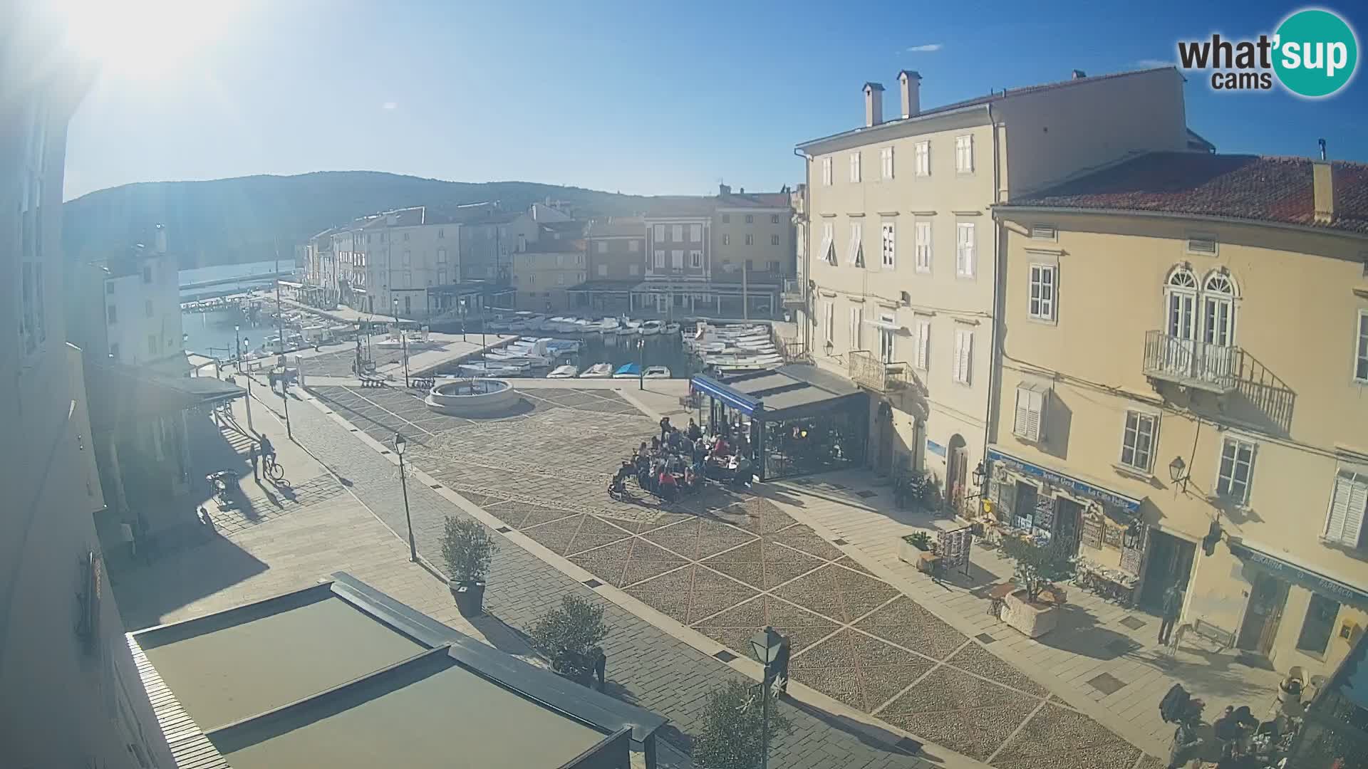 LIVE cam Cres city – main square and “mandrač” – Cres island – Croatia