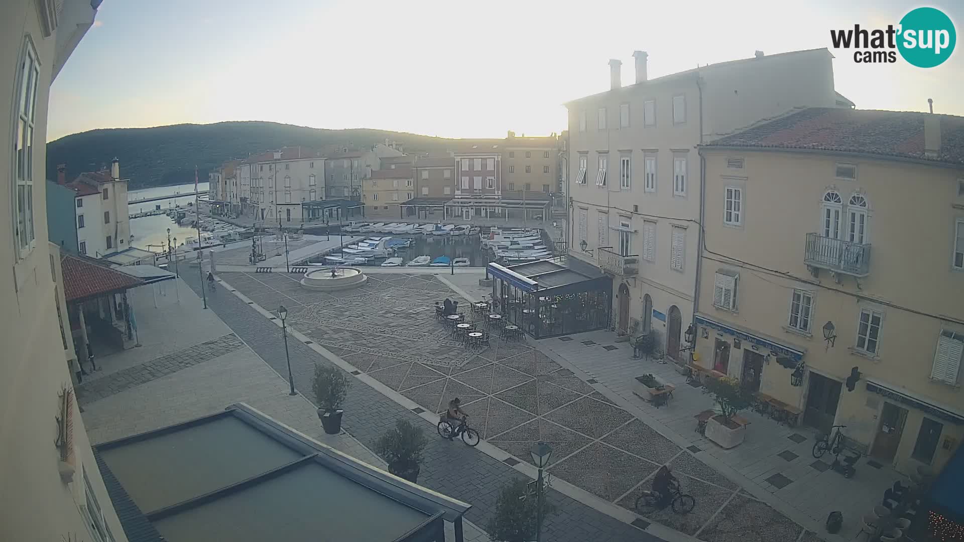 LIVE cam Cres city – main square and “mandrač” – Cres island – Croatia