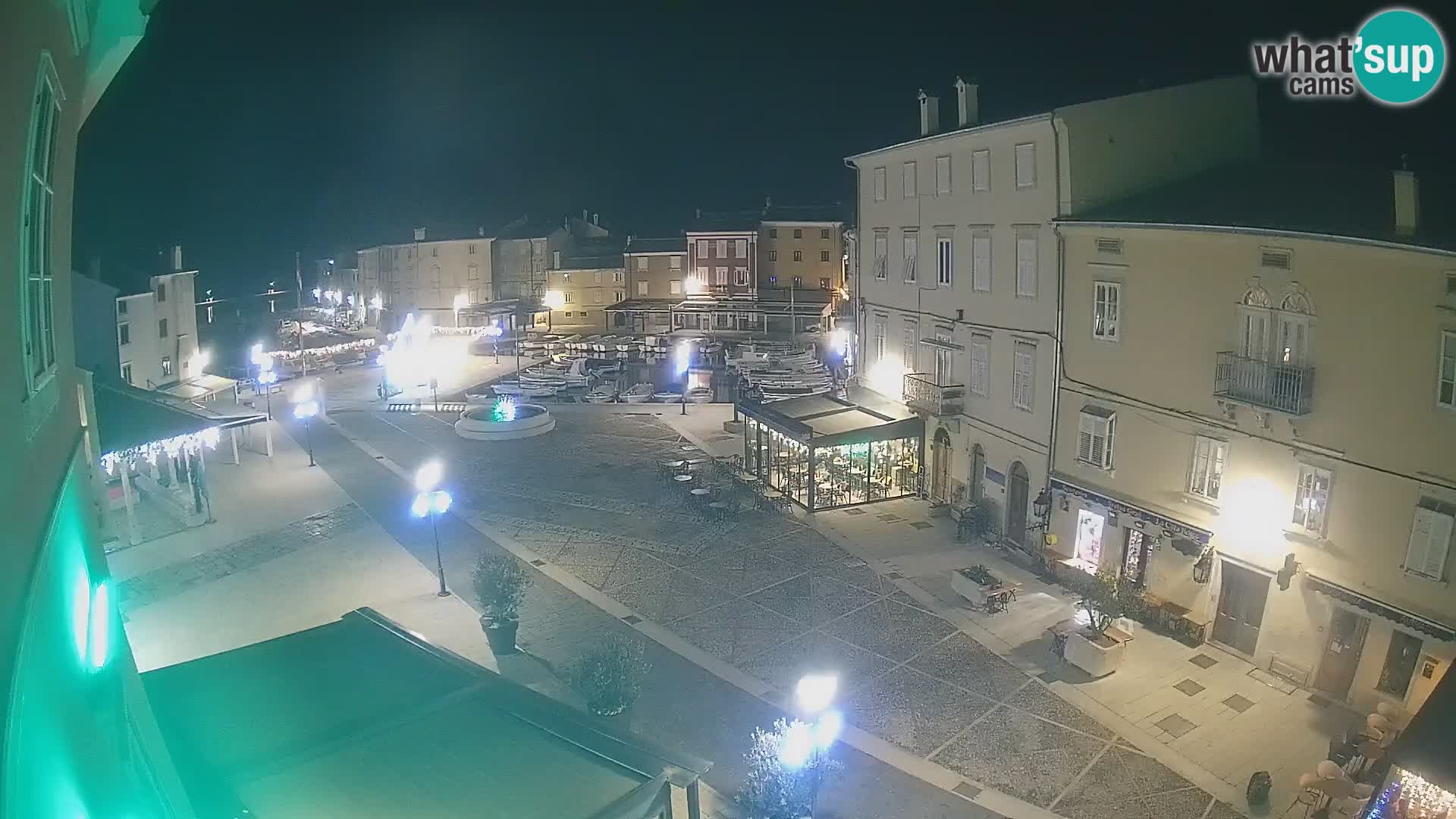 LIVE cam Cres city – place principale et “mandrač” – île de Cres – Croatie