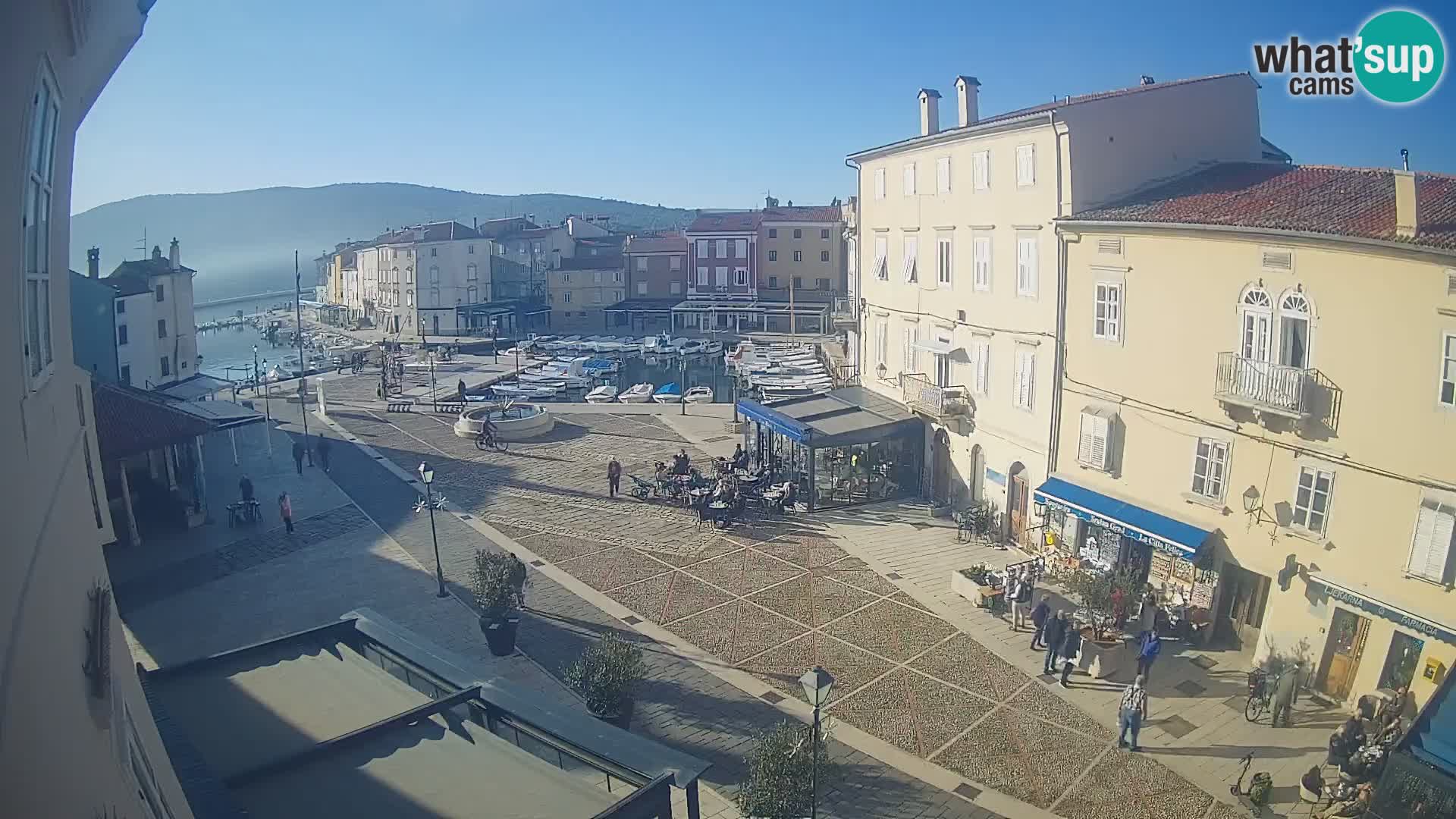 LIVE cam Cres city – main square and “mandrač” – Cres island – Croatia