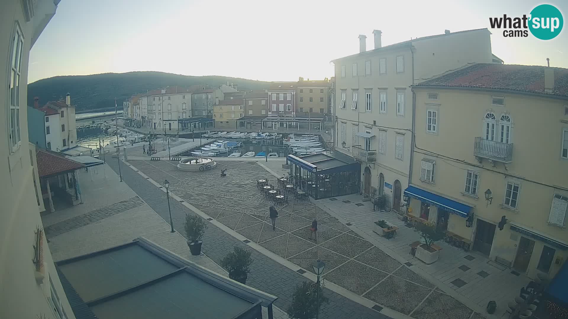 LIVE cam Cres città – piazza principale e “mandrač” – isola di Cherso – Croazia