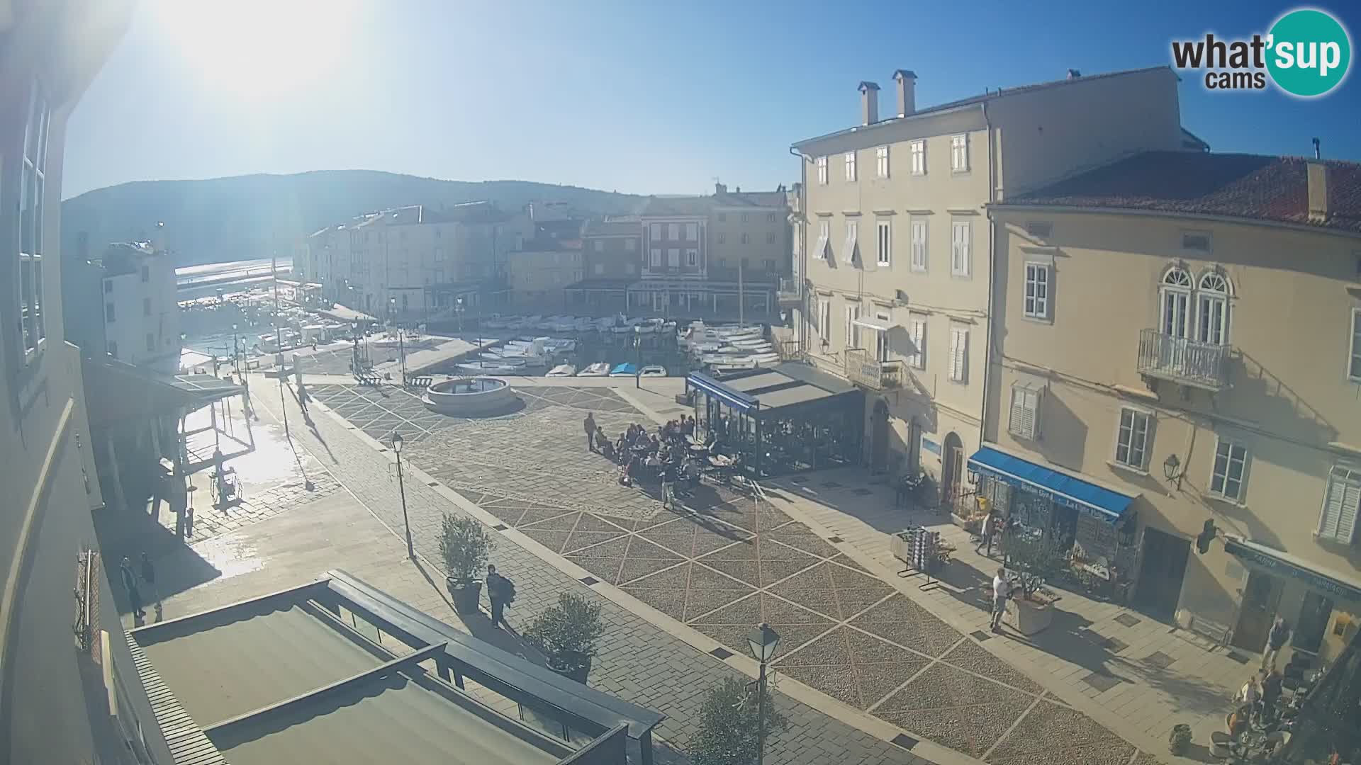 LIVE cam Cres Stadt – Hauptplatz und “mandrač” – Cres Insel – Kroatien