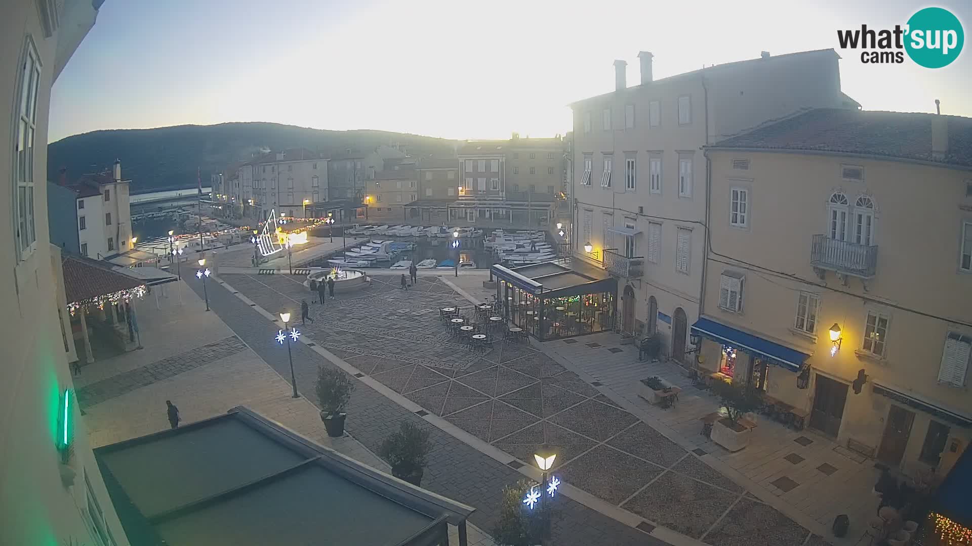 LIVE cam Cres città – piazza principale e “mandrač” – isola di Cherso – Croazia