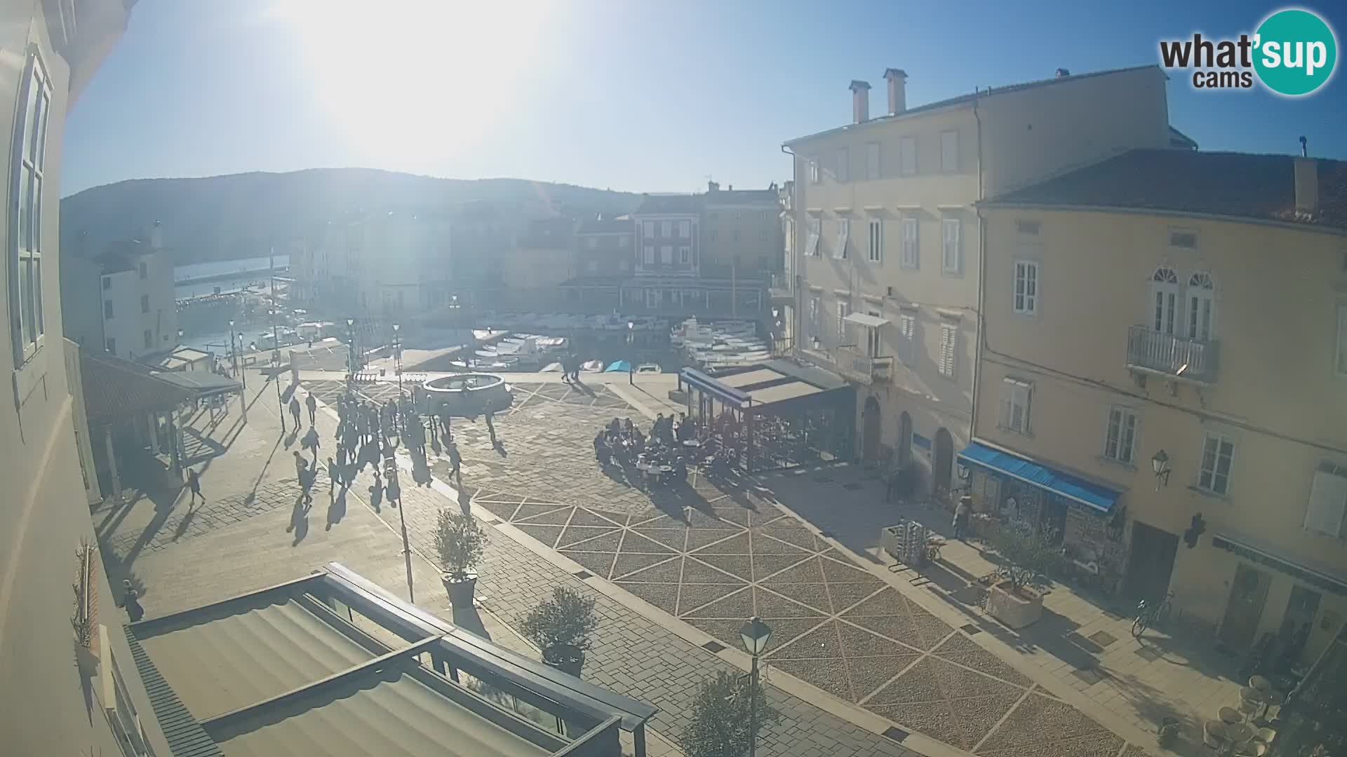 LIVE cam Cres città – piazza principale e “mandrač” – isola di Cherso – Croazia